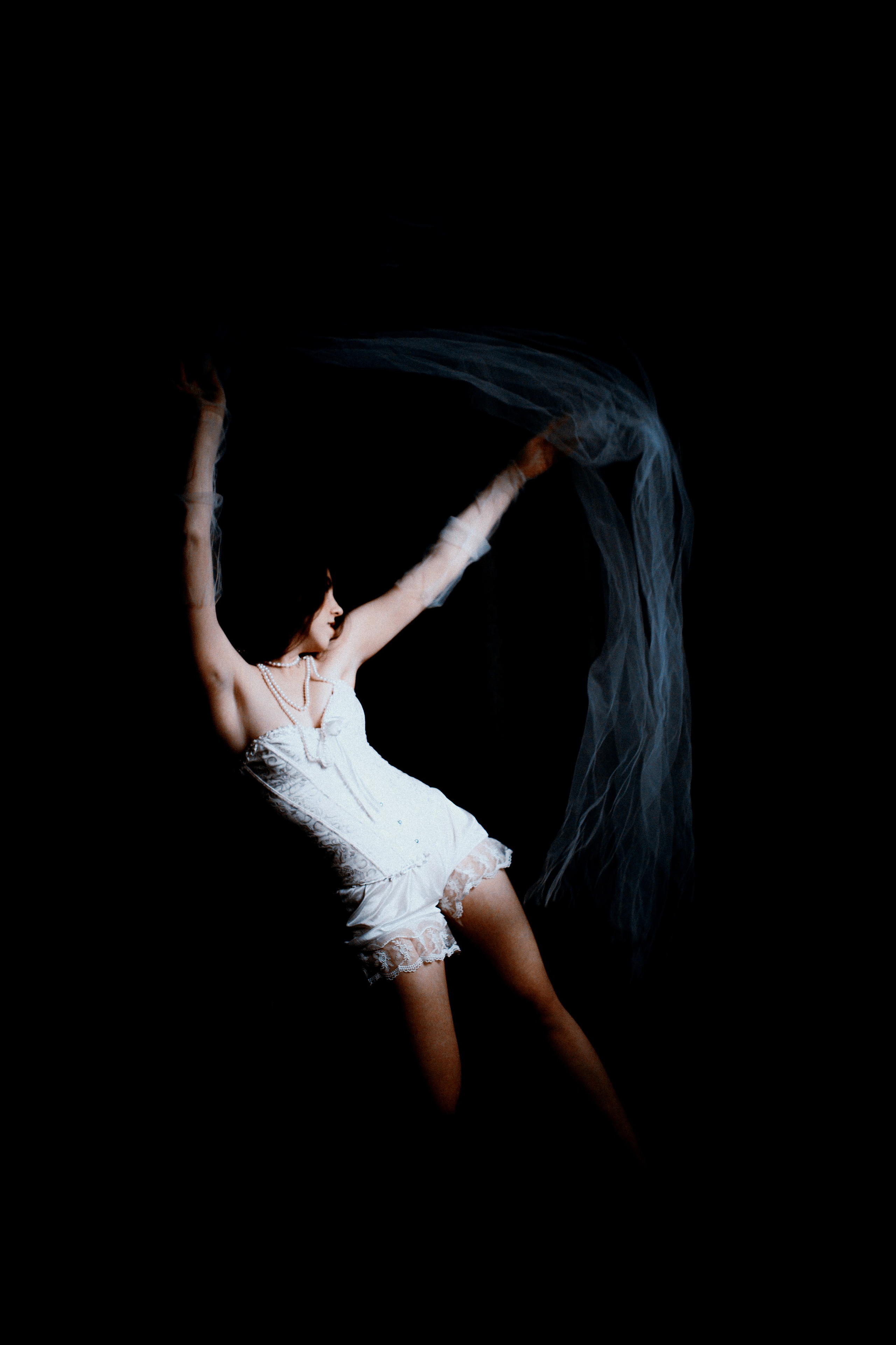 Танцуй. Сюрреализм. Чувственность. Арт-фотограф Крис Л. в Тобольске: портрет, семейные, свадьбы