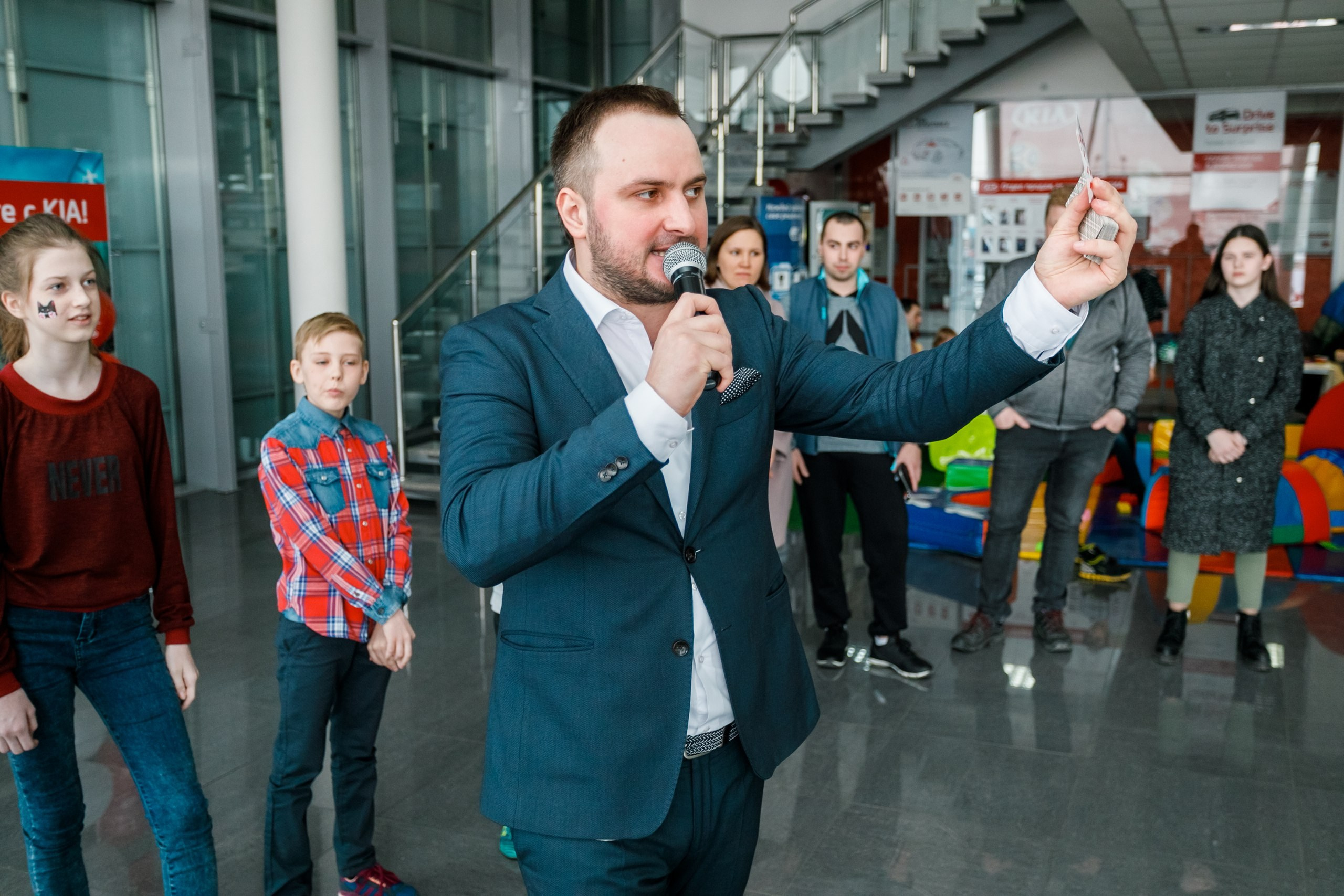 Розыгрыш билетов на ЧМ по футболу FIFA @ Киа Центр. Репортажный фотограф Максим Полянский. Москва, Санкт-Петербург, Красноярск