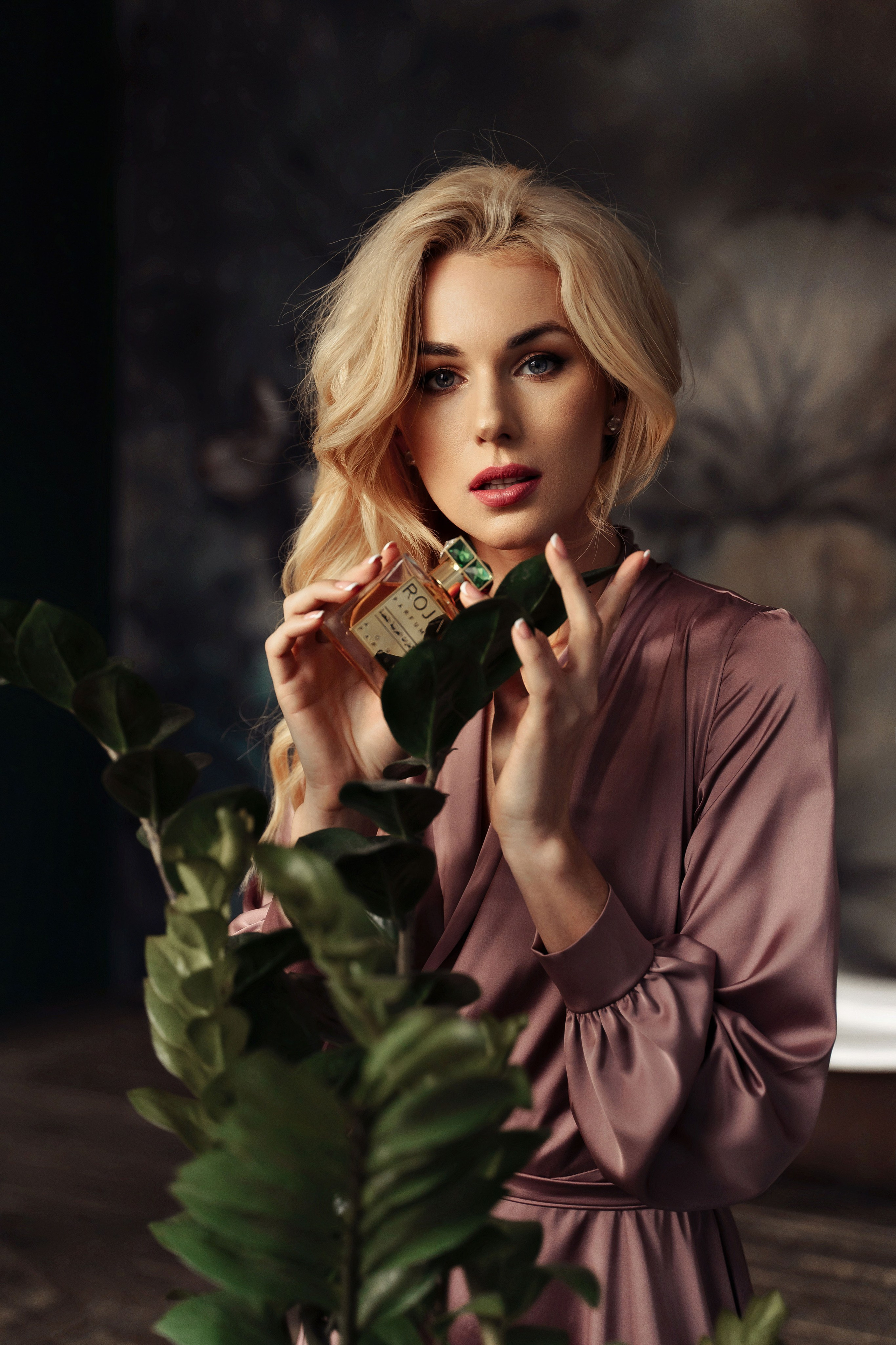 Фотосессия для Алины Засобиной в стильных образах в студии. Свадебный и портретный фотограф Клипа Максим