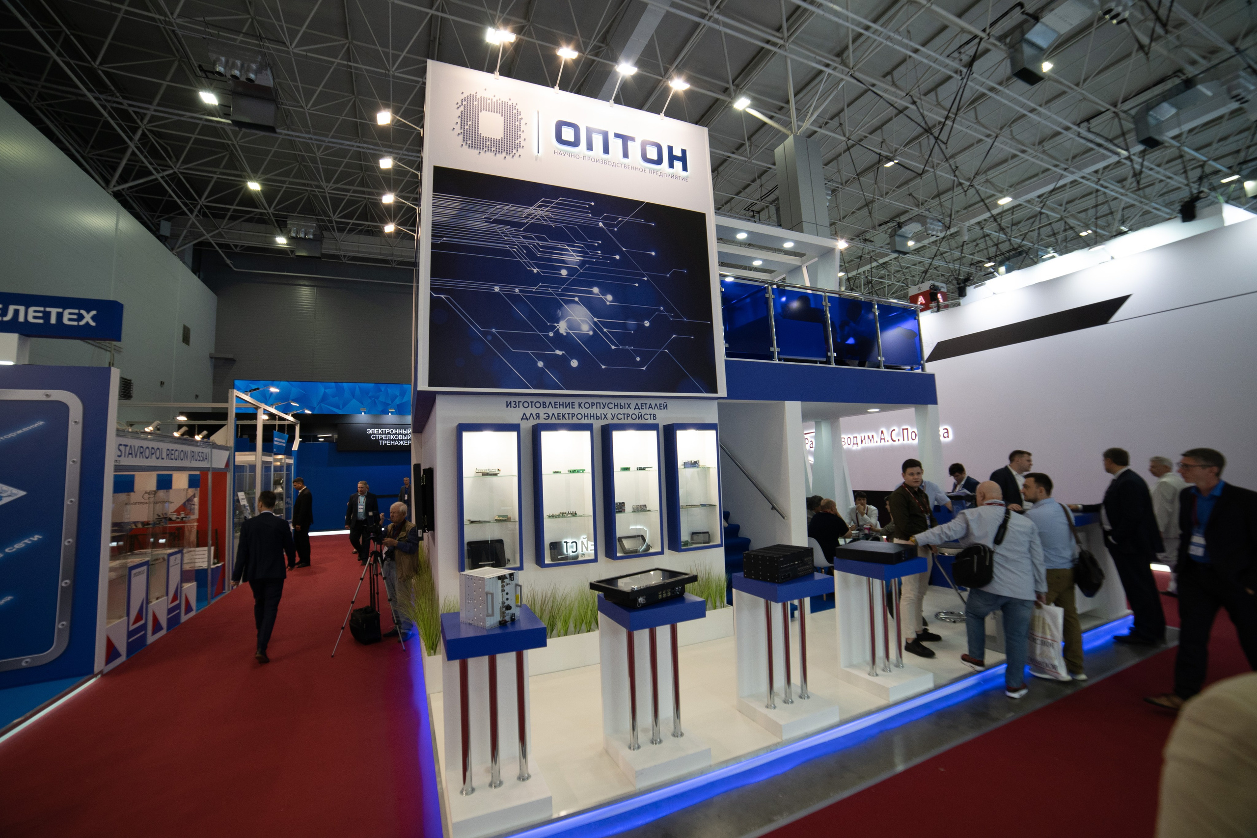 Выставочные стенды. Профессиональный портретный фотограф в Москве Владимир Глаголев