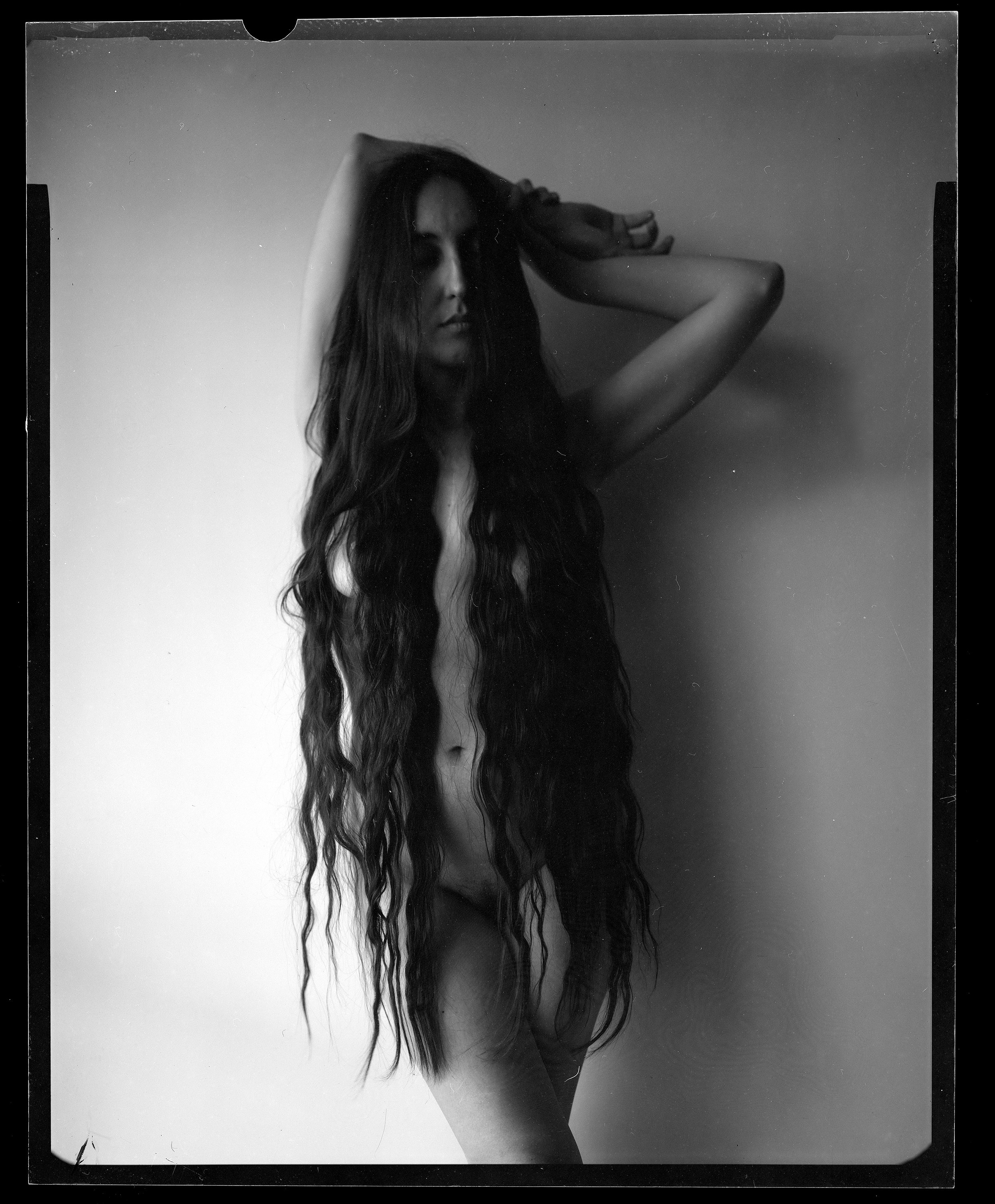 Арт-ню съемка на черно-белую пленку. Art nude film photographer Roman Silentium