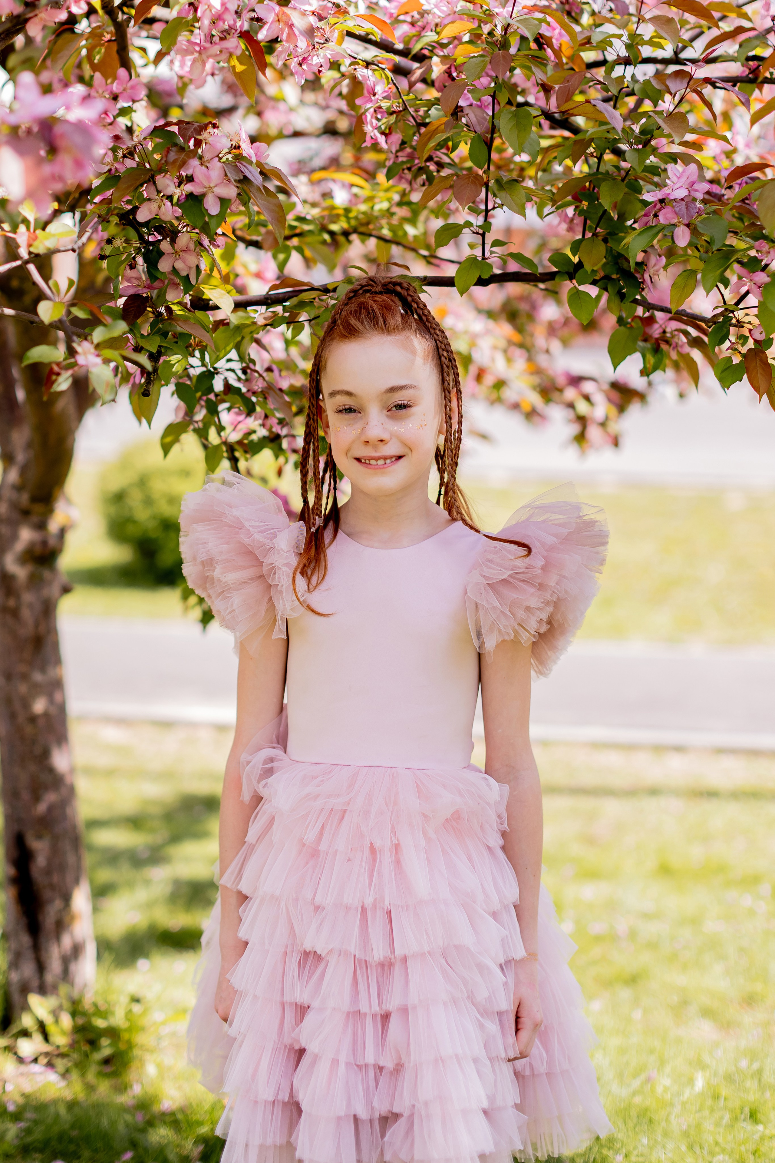 Выпускной в начальной школе на улице. Фотограф и видеограф Москва. Свадебный фотограф, видеограф. Выпускные альбомы. Оживающие альбомы