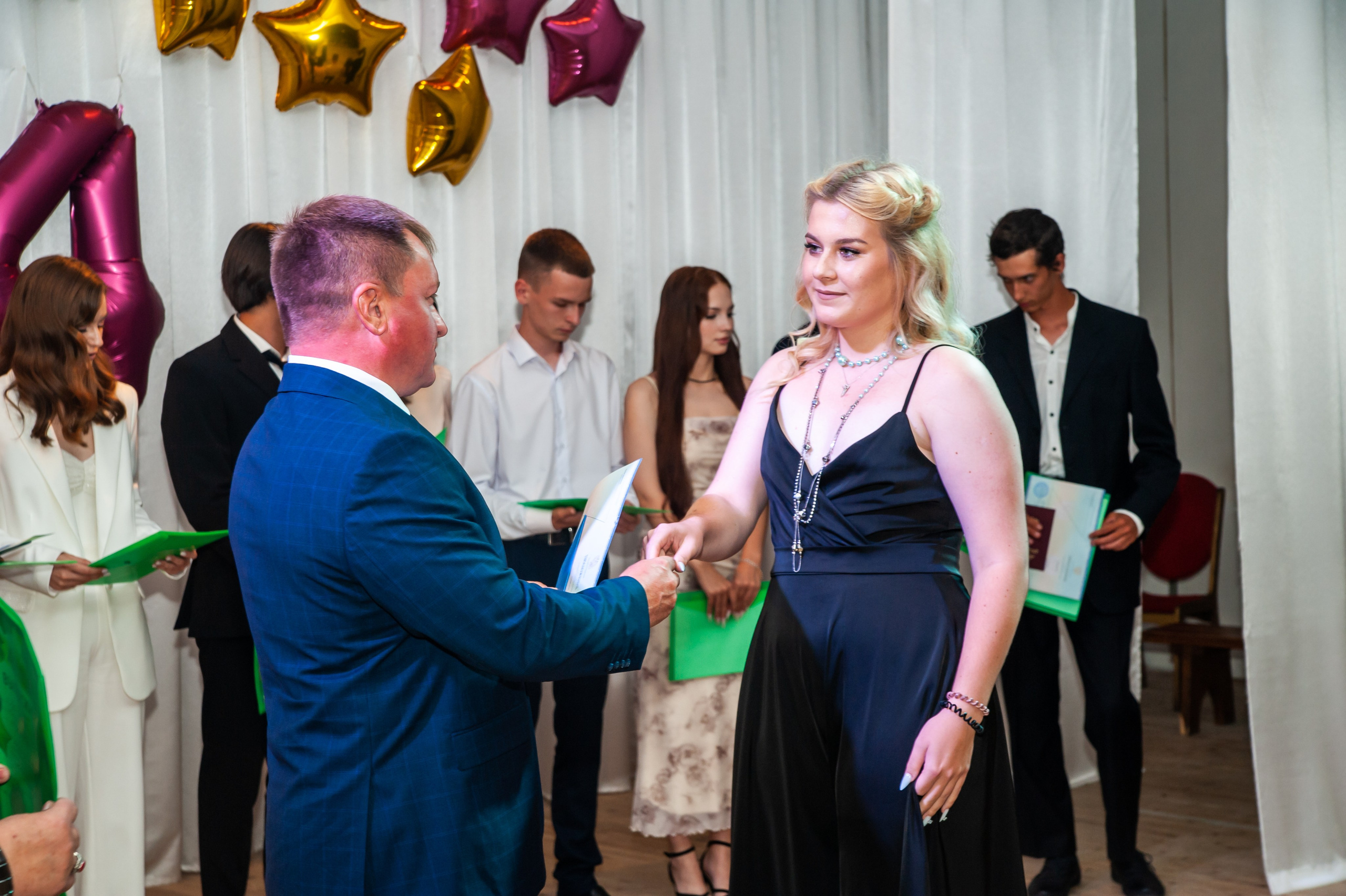 Выпускной МАОУ СОШ № 17 им. Эдуарда Есаяна. Свадебный и семейный фотограф Денис Лукьянов в Краснодаре, Краснодарском крае и Республике Крым