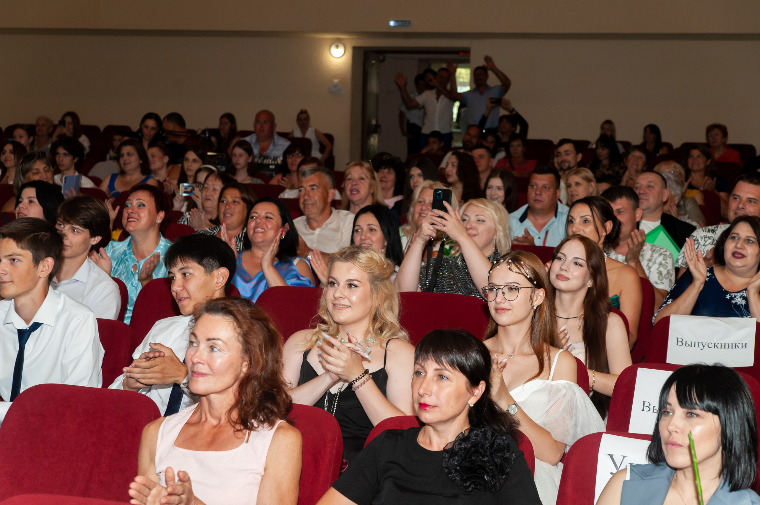 Выпускной МАОУ СОШ № 17 им. Эдуарда Есаяна. Свадебный и семейный фотограф Денис Лукьянов в Краснодаре, Краснодарском крае и Республике Крым