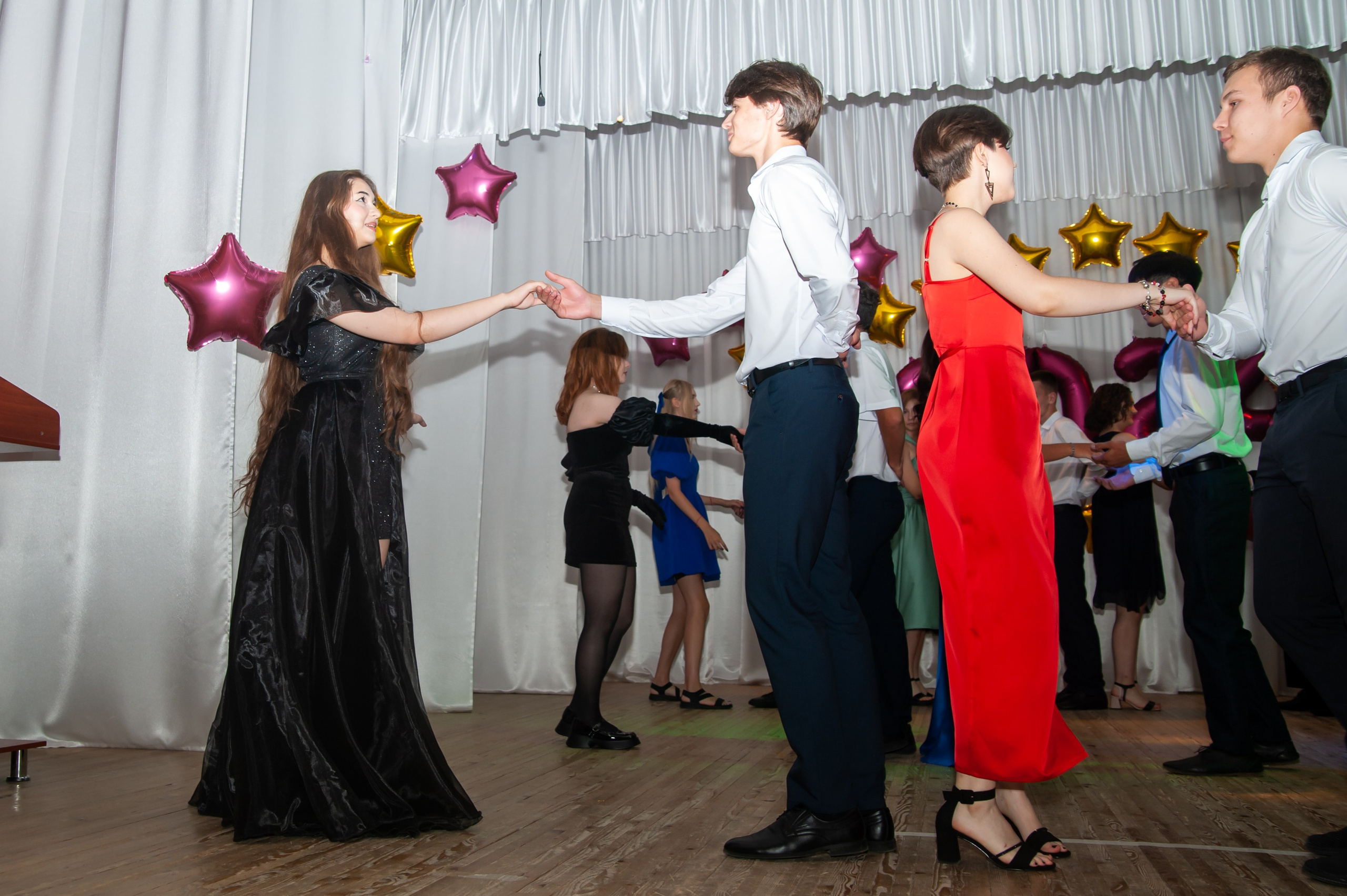 Выпускной МАОУ СОШ № 17 им. Эдуарда Есаяна. Свадебный и семейный фотограф Денис Лукьянов в Краснодаре, Краснодарском крае и Республике Крым