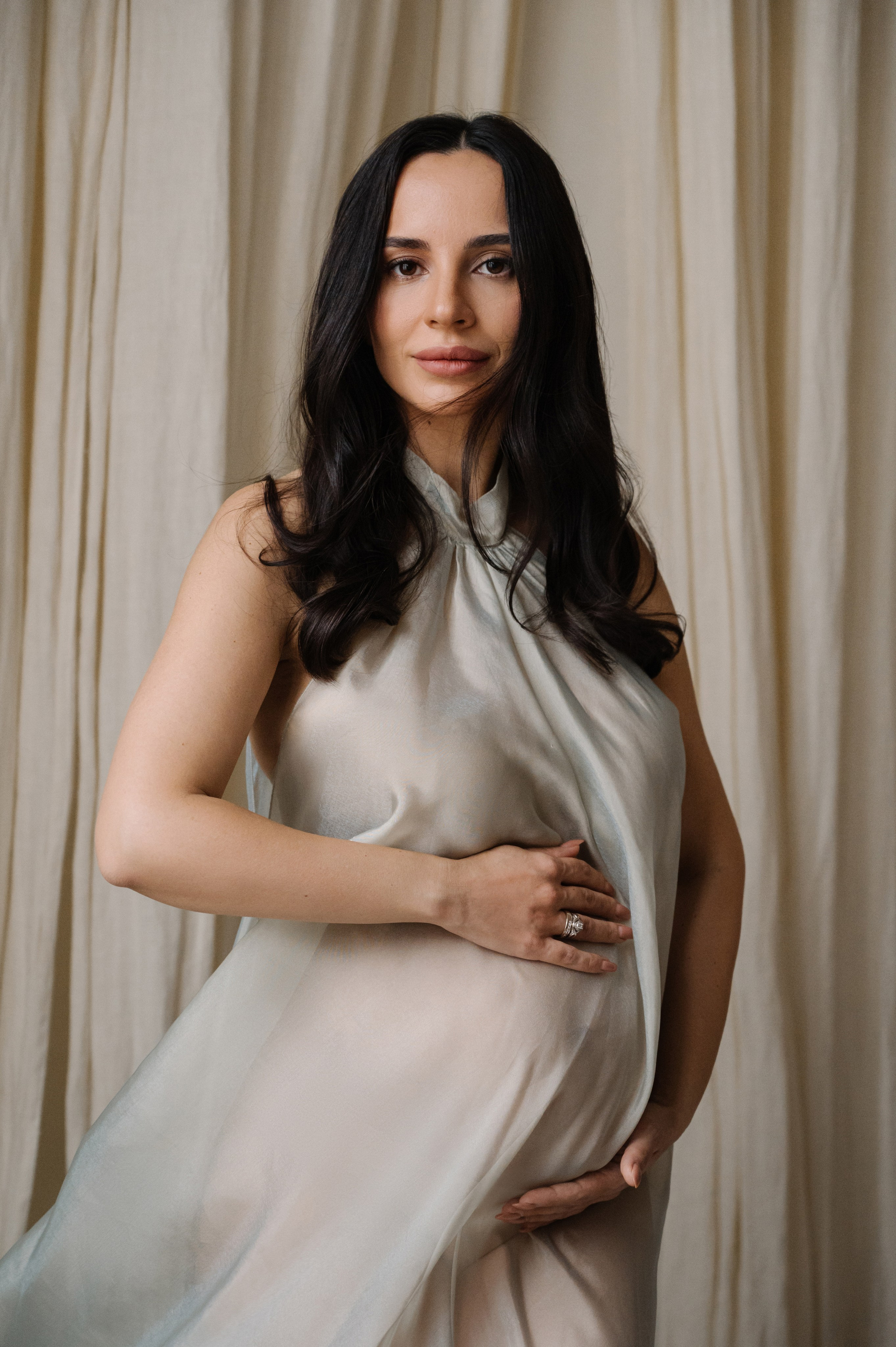 Яна. Профессиональный фотограф беременности в СПБ. Стильные фотосессии беременности в стиле минимализм и классическая фотография