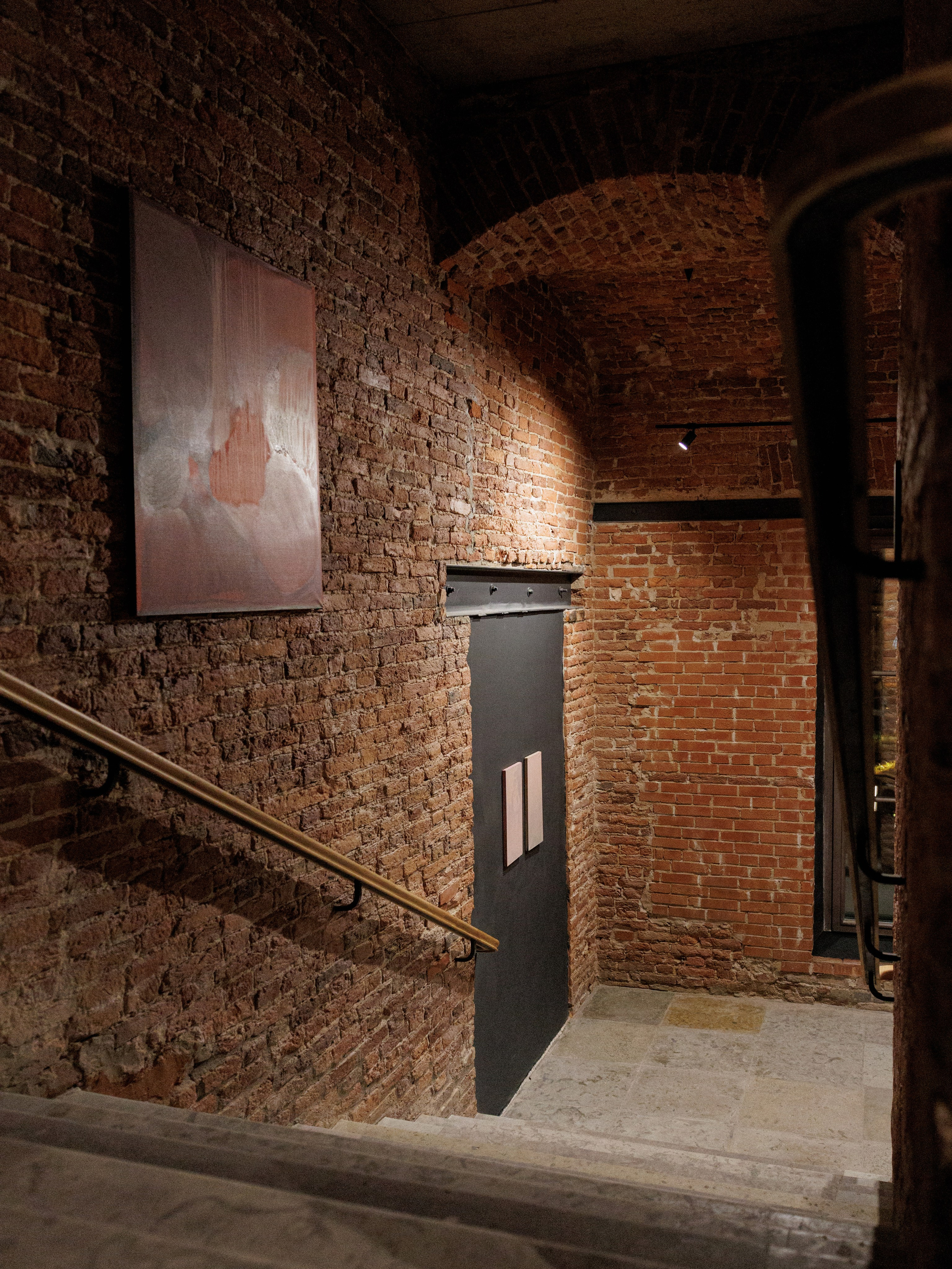 STAY HIDEOUT. Anna Zavediy