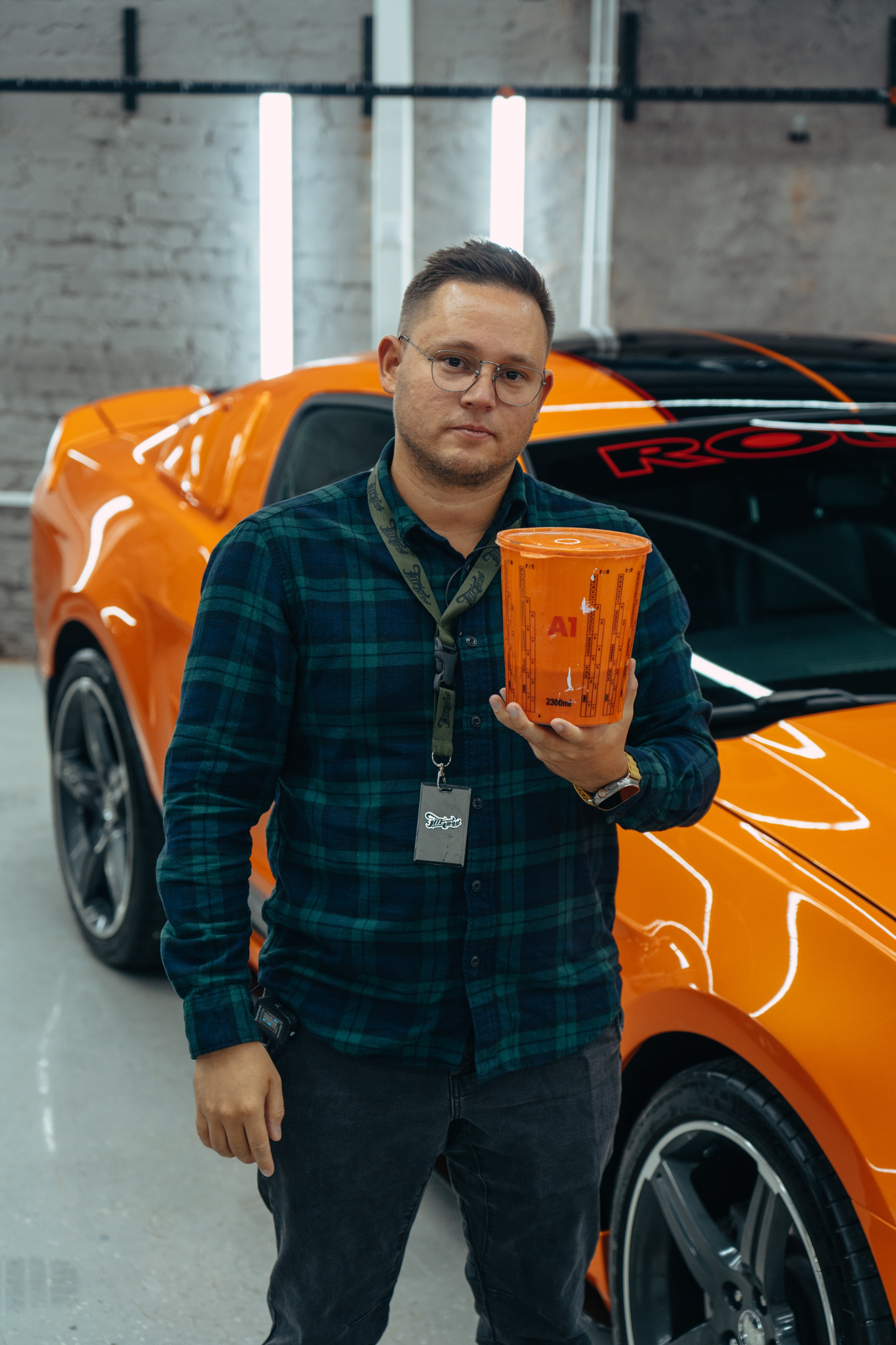 Ford Mustang Roush оранжевый окрас кузова и выкрас полос. DeLorein