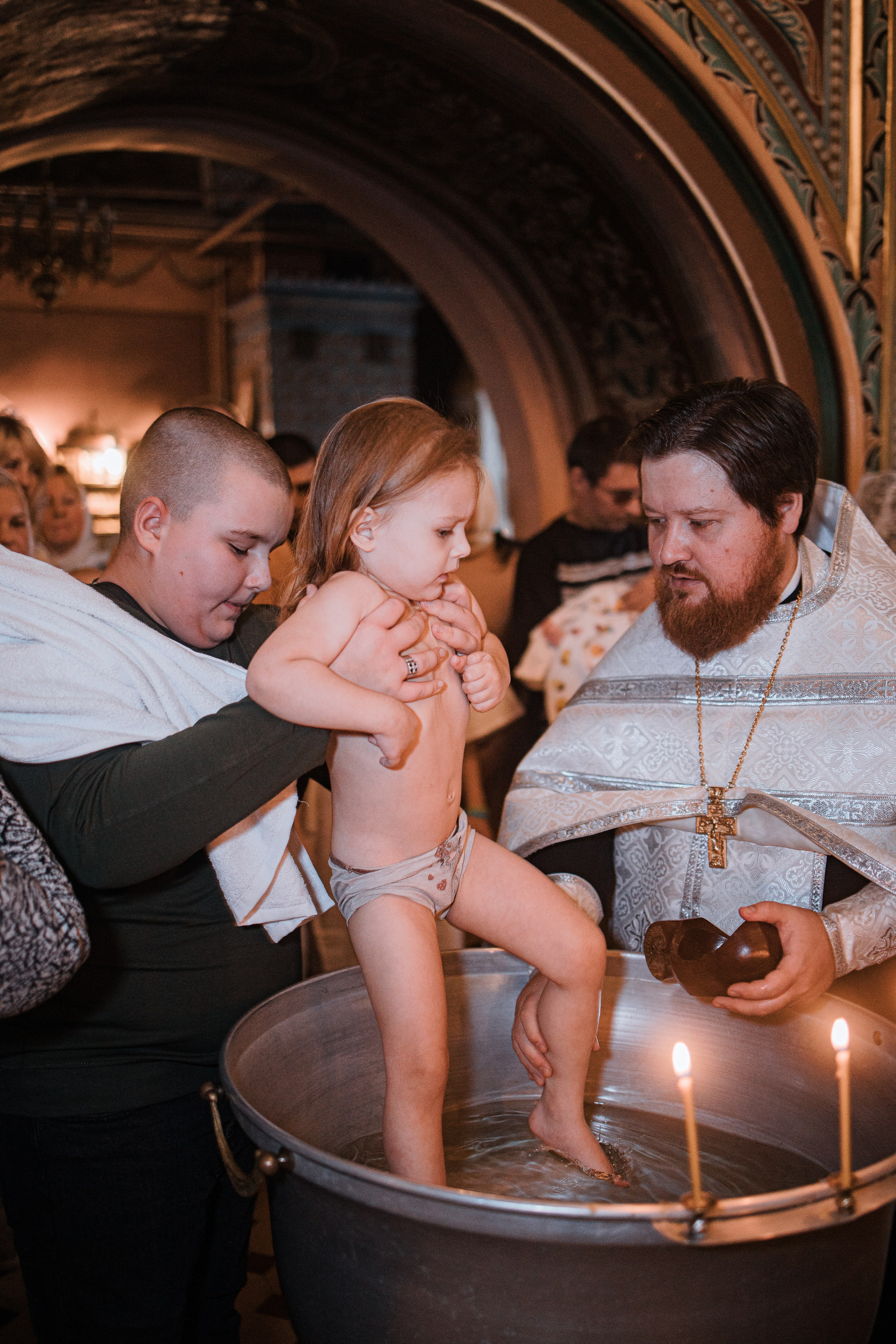 Красивое крещение ребенка в церкви. Выпускные альбомы в Серпухове