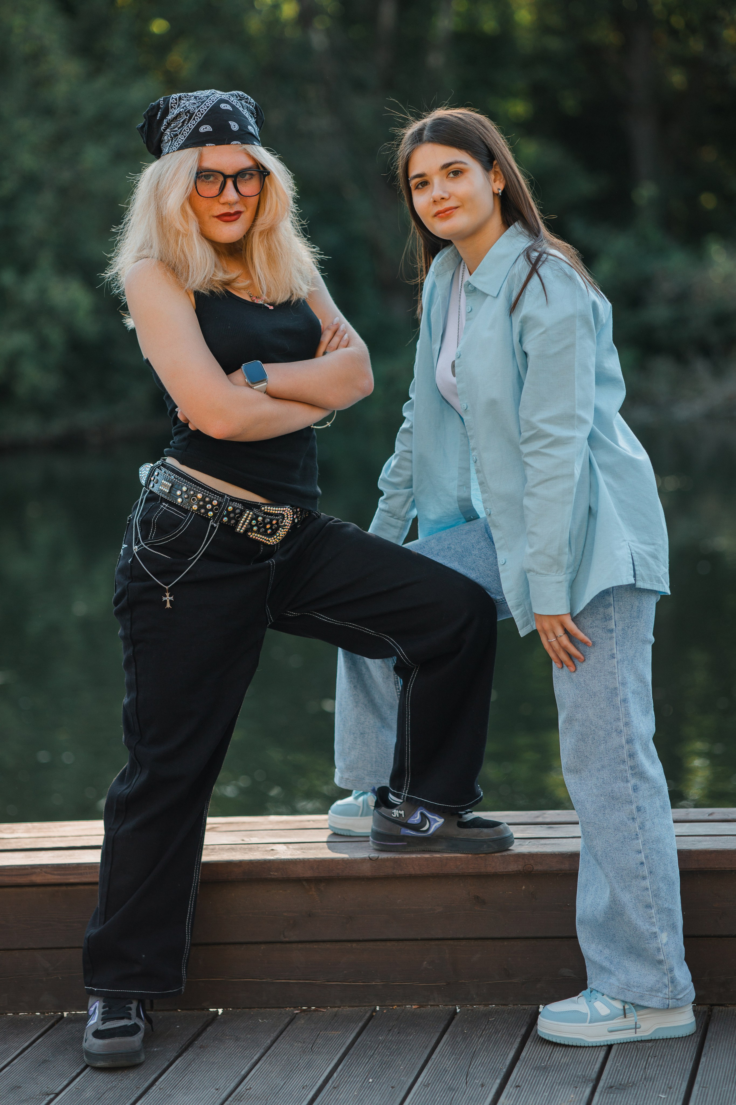 Прогулочная фотосессия на выпускной альбом с 11 классом в Серпухове. Выпускные альбомы в Серпухове