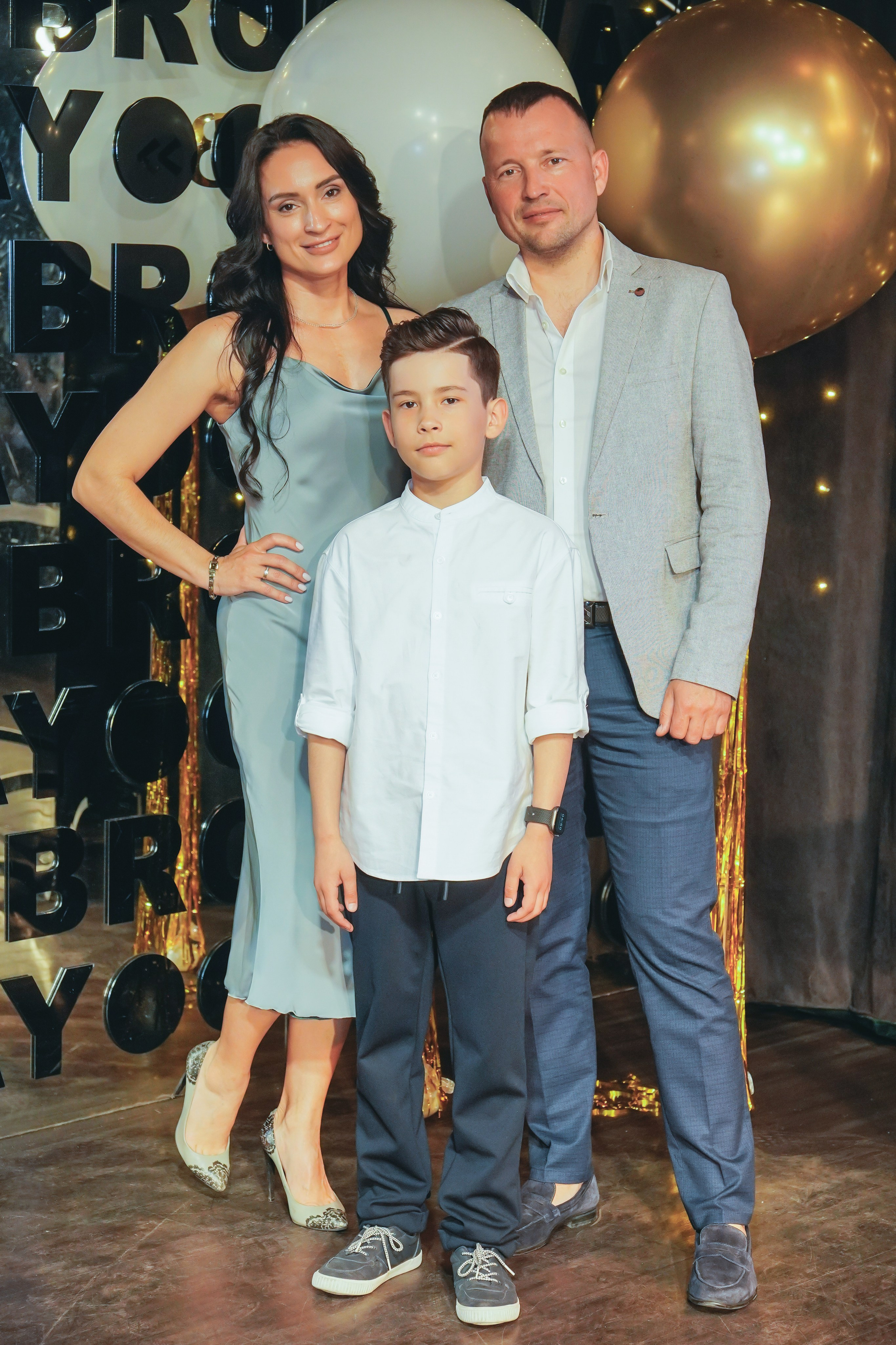 Выпускной. Занимаюсь профессиональной фотографией и живу рядом с Байкалом. Работаю в разных жанрах