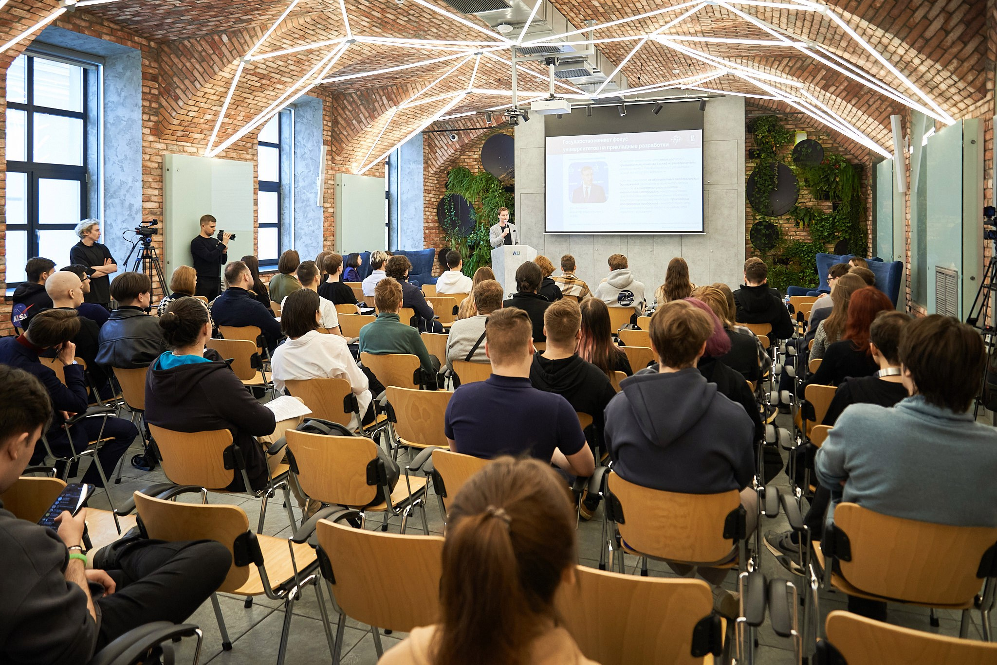 AIJ серия лекций по ИИ. Иван Ступа, репортажный фотограф в Санкт-Петербурге и Ленинградской области
