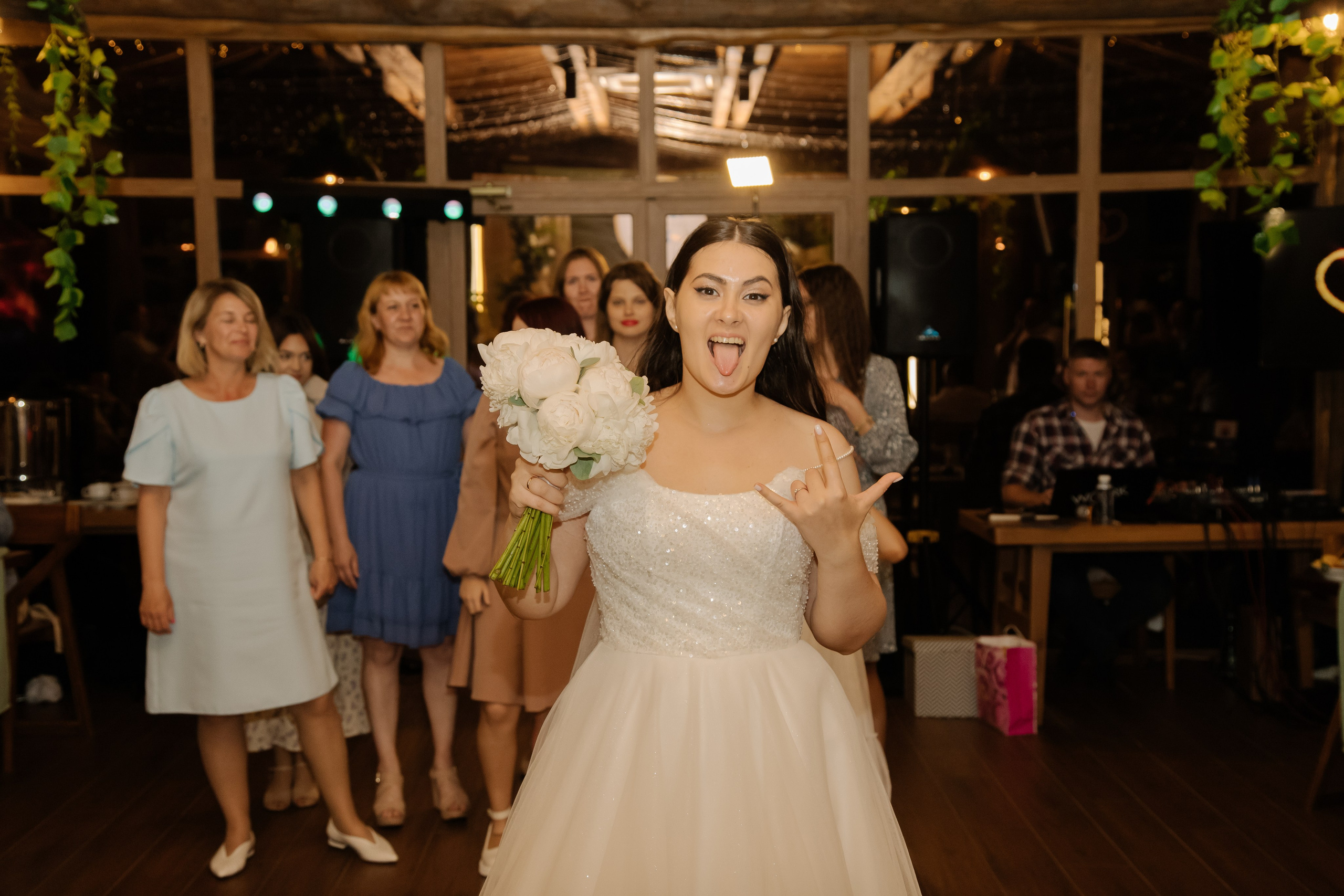 Море из счастливых слёз. Свадебный фотограф Челябинск Полина Чеботарь