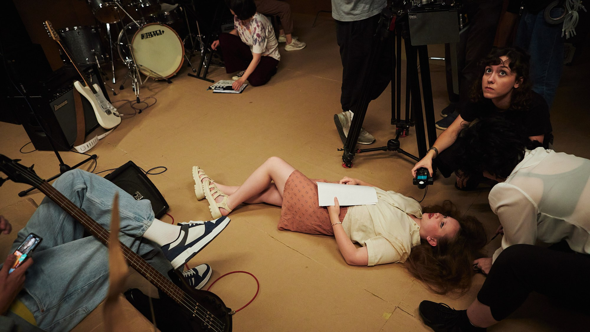 Бэкстейдж сериала «Школота» — репортажная фотосъёмка съёмочного процесса. Репортажный фотограф в Москве — Дмитрий Тарасов | Съёмка мероприятий, концертов, корпоративов