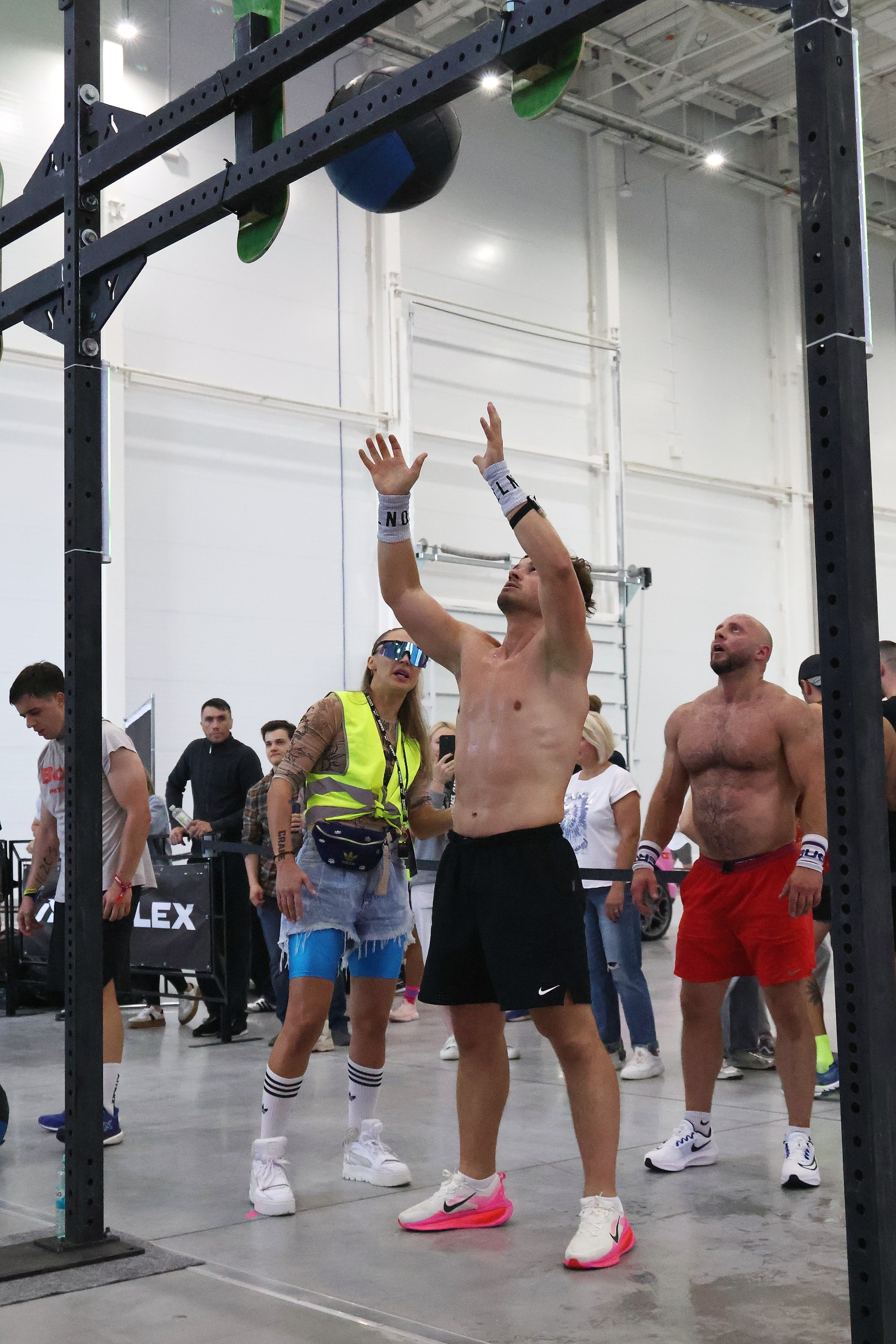 Кроссфит гонка CRACE Крейс. Броски мяча