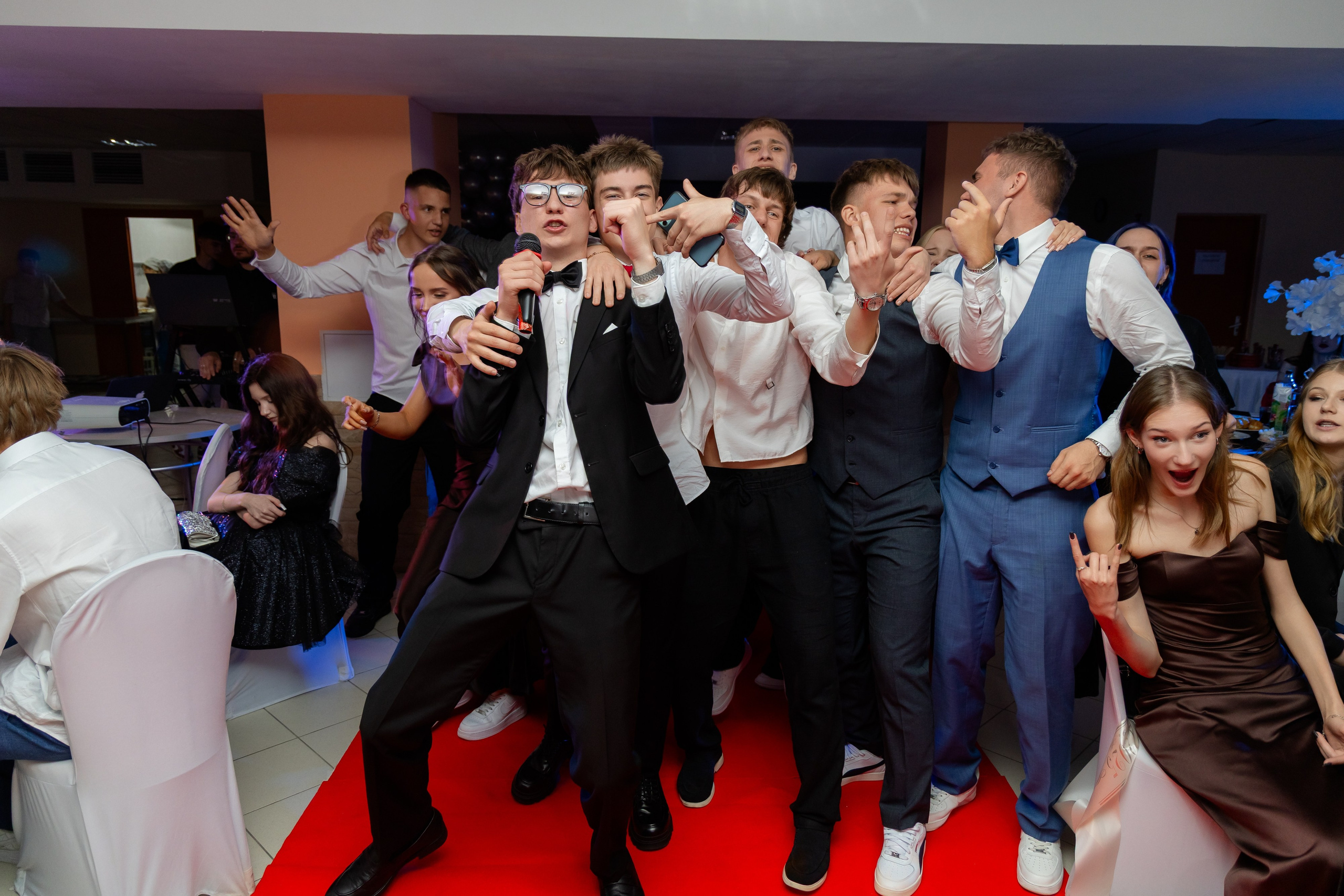 Школьный выпускной 2025 год в Минске, Беларуси. Свадебный фотограф в Минске/Беларуси Сергей Спиридонов
