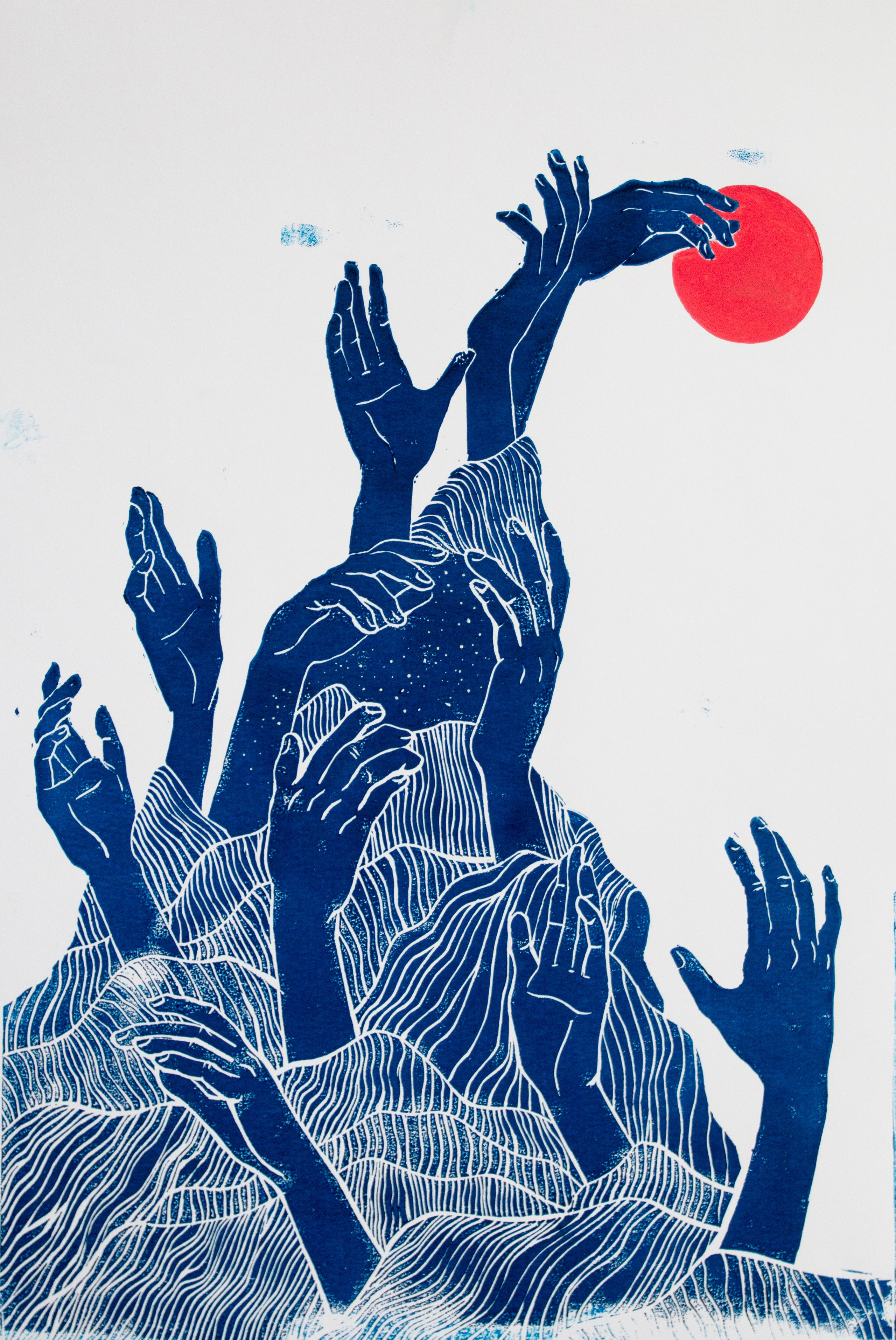 на белом листе бумаги изображены руки танцующих людей 