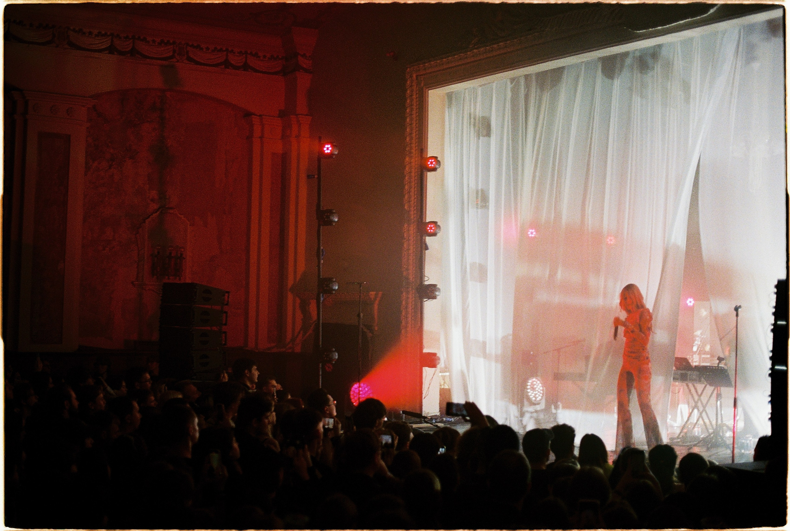 Mirele дк кристалл 2025. Илья Симонов фотограф москва