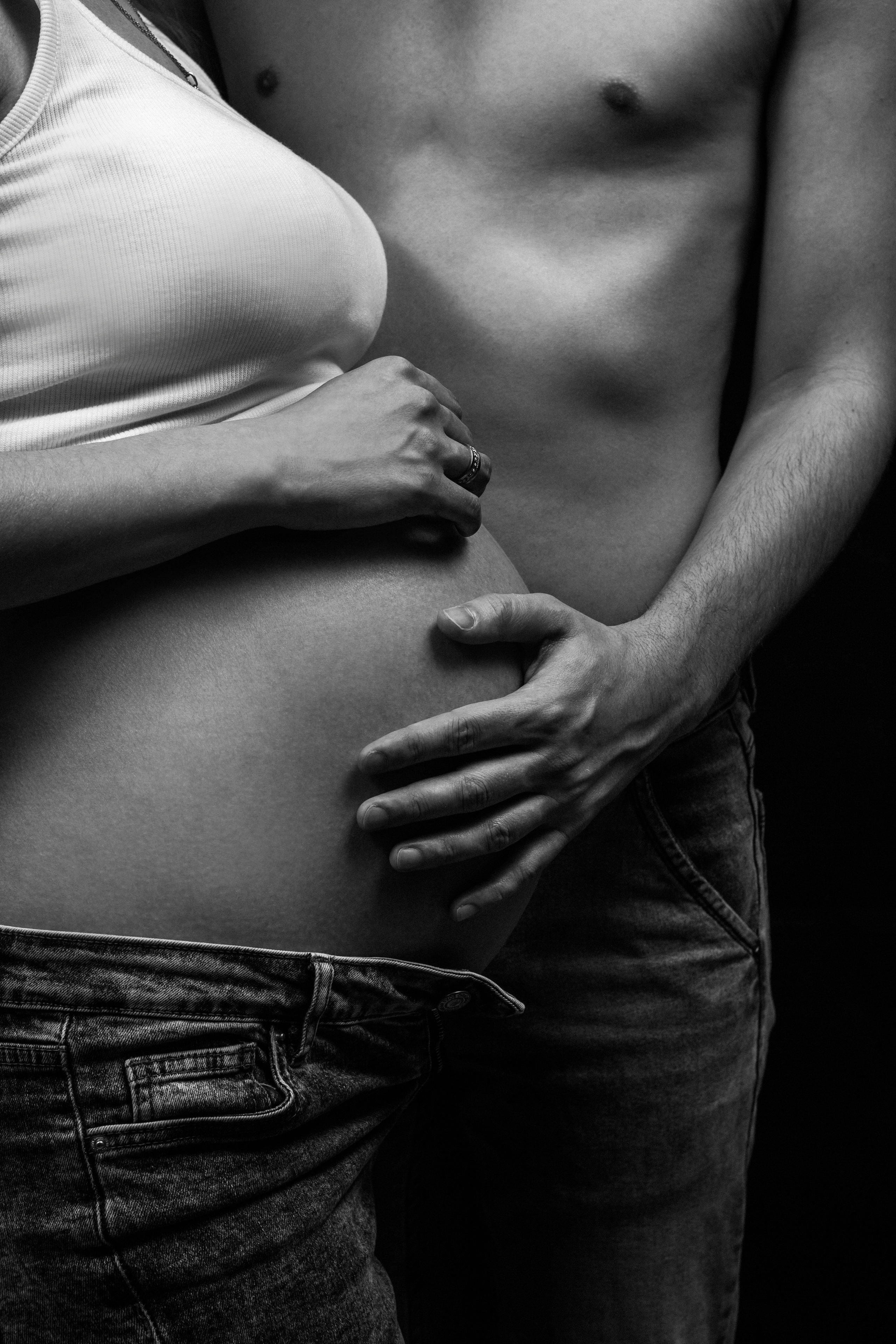 Студийная фотосессия для беременных пар в Красноярске