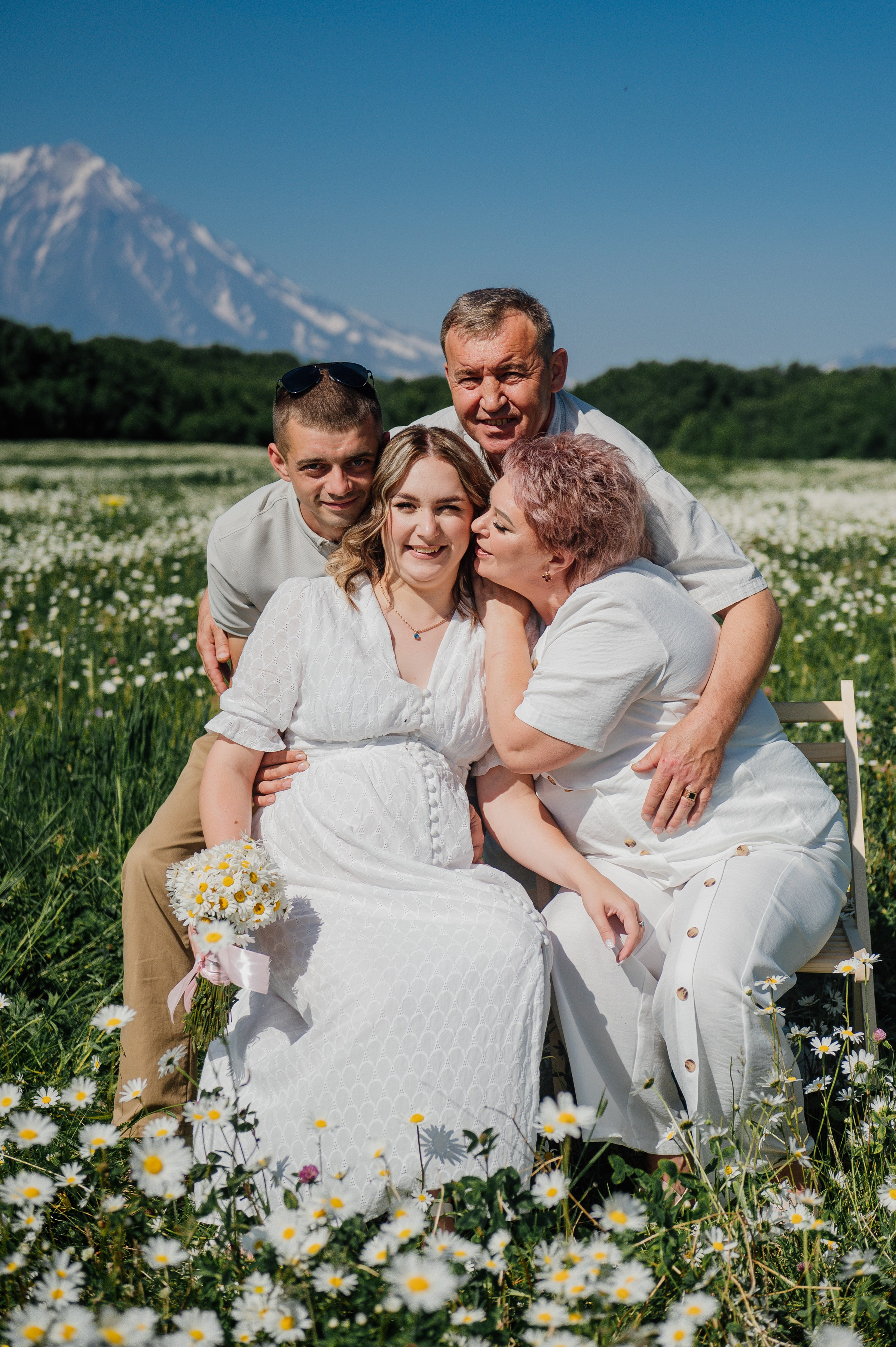 Большая семья в ромашках. Свадебный и семейный фотограф Камчатка. Фотограф Камчатка