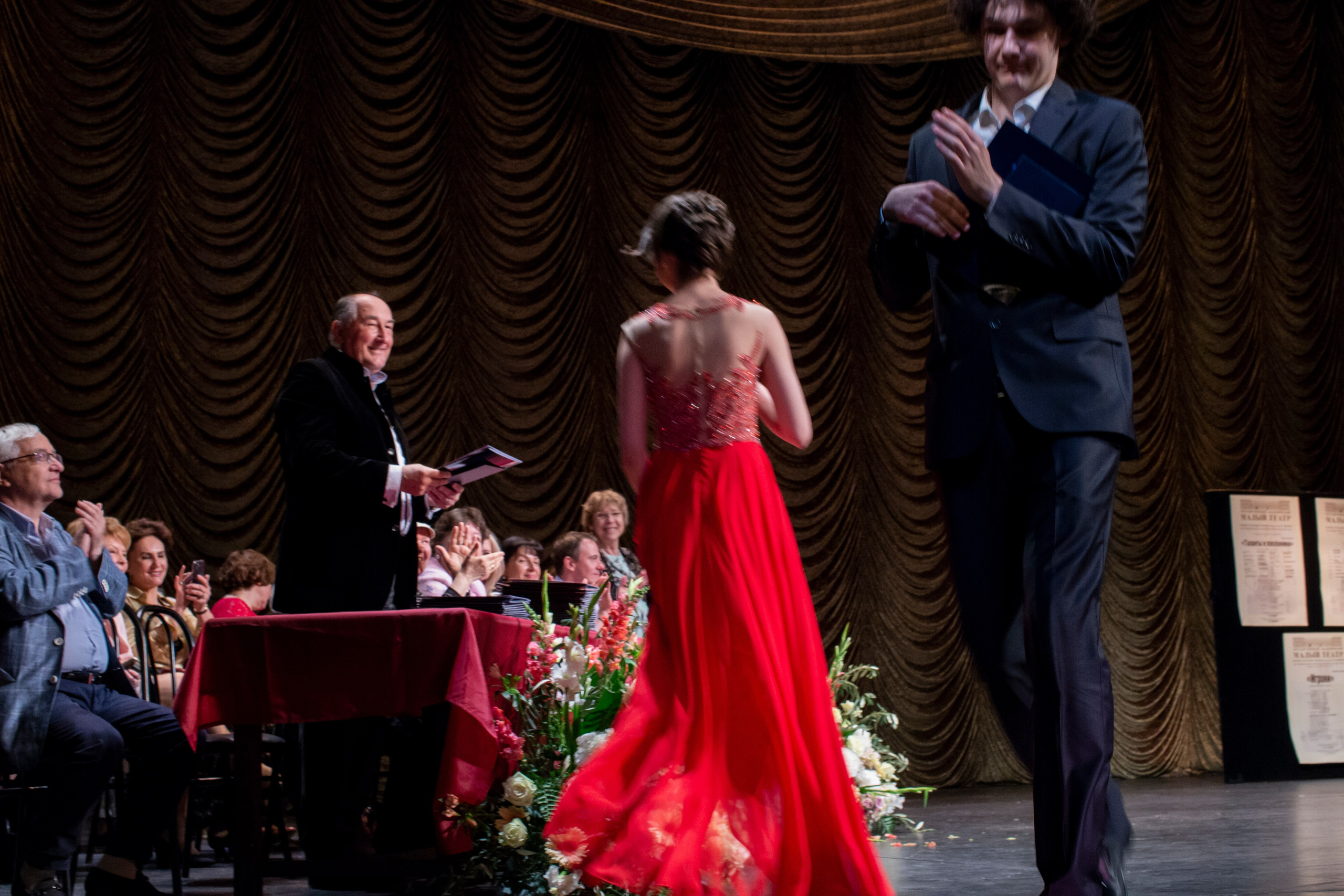 Репортаж -Выпускной. Портретный Студийный и уличный фотограф Москва. Индивидуальные, Семейные, Беременность, Будуар, Каталог, контент съемки для блога и бизнеса