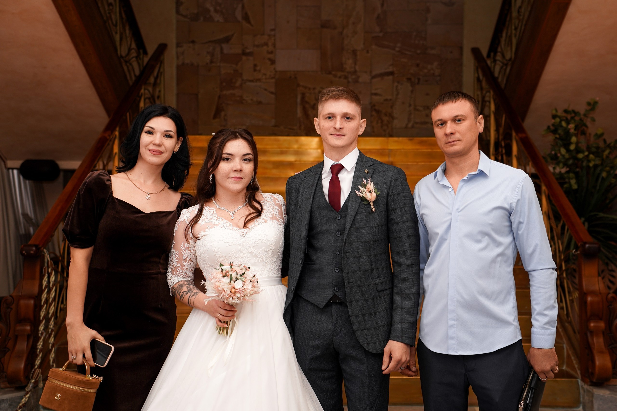 Свадебная фотосессия в Кировском ЗАГСе в Ростове-на-Дону. Фотограф Алёна Чёботова. Свадебный фотограф в Ростове-на-Дону. Таинство Крещения и Венчания, семейные фотосессии. Алёна Чёботова