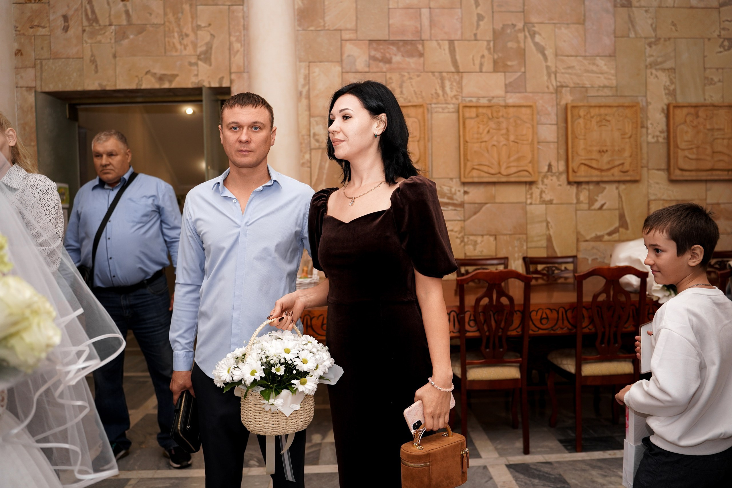 Свадебная фотосессия в Кировском ЗАГСе в Ростове-на-Дону. Фотограф Алёна Чёботова. Свадебный фотограф в Ростове-на-Дону. Таинство Крещения и Венчания, семейные фотосессии. Алёна Чёботова