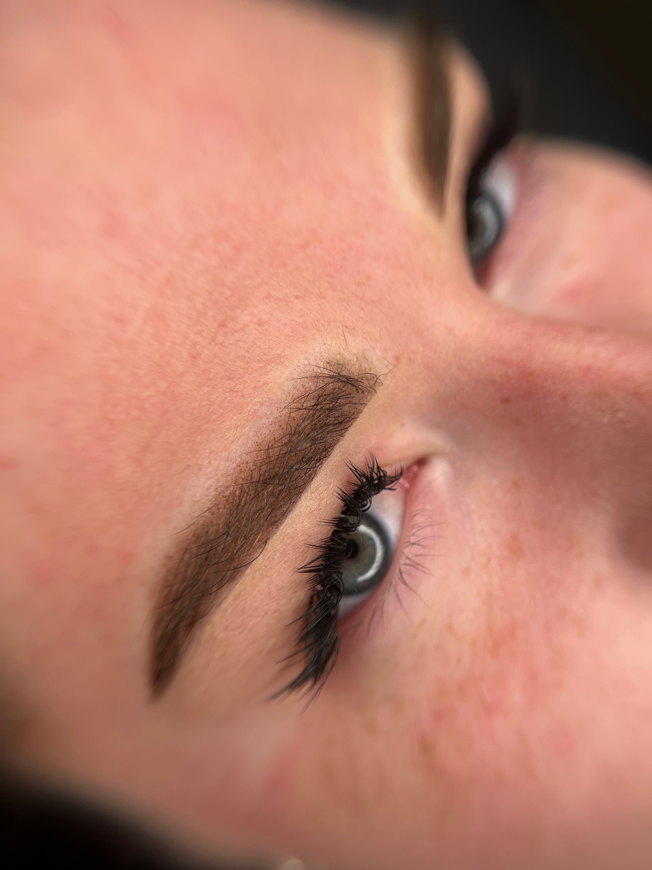 Саша. Студия перманентного макияжа, косметологии и массажа SYMMETRY в Москве, м. Киевская