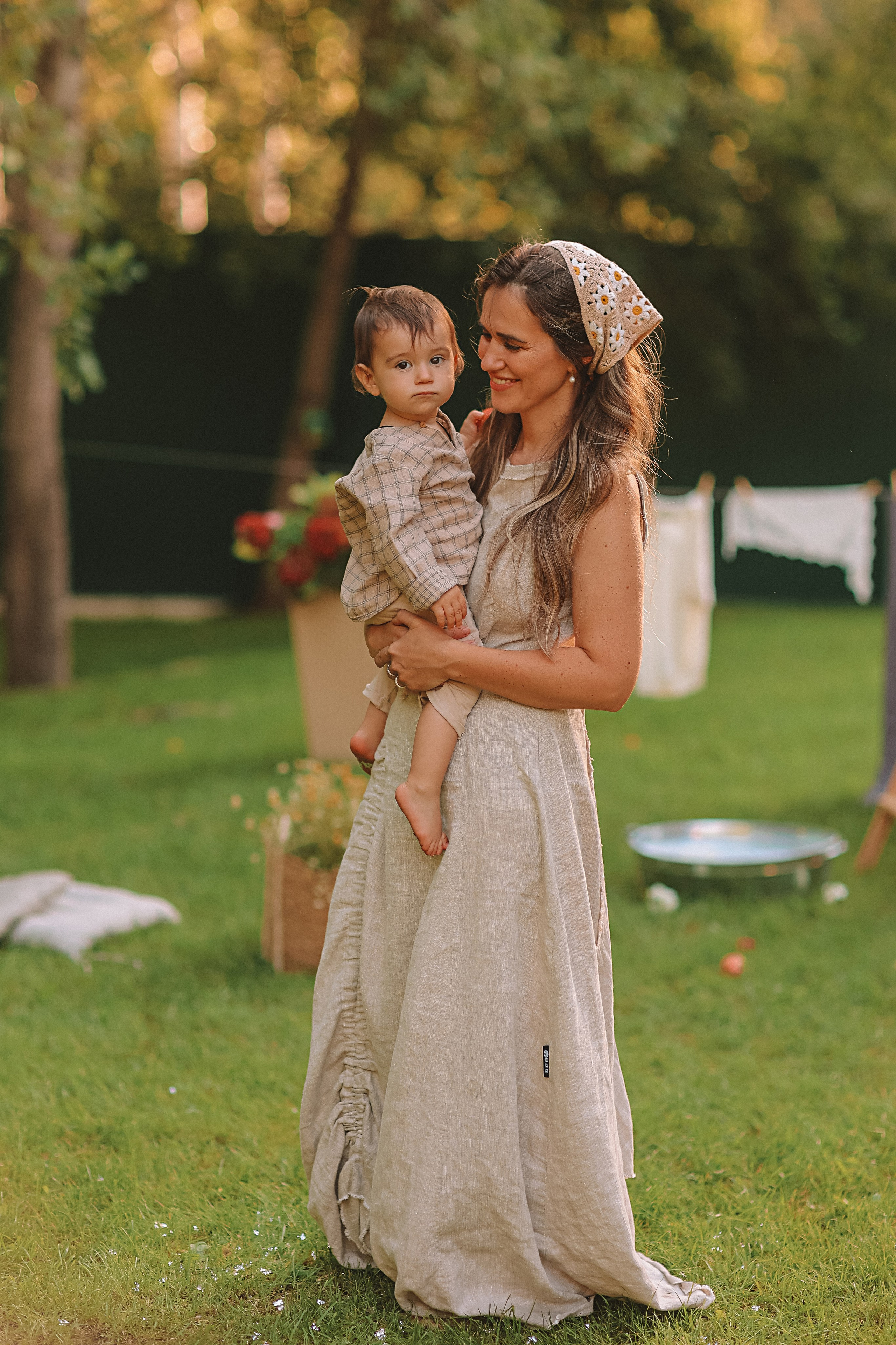 Стирка у дома. Семейный фотограф Тюмень, фотограф на роды Салмина Мария