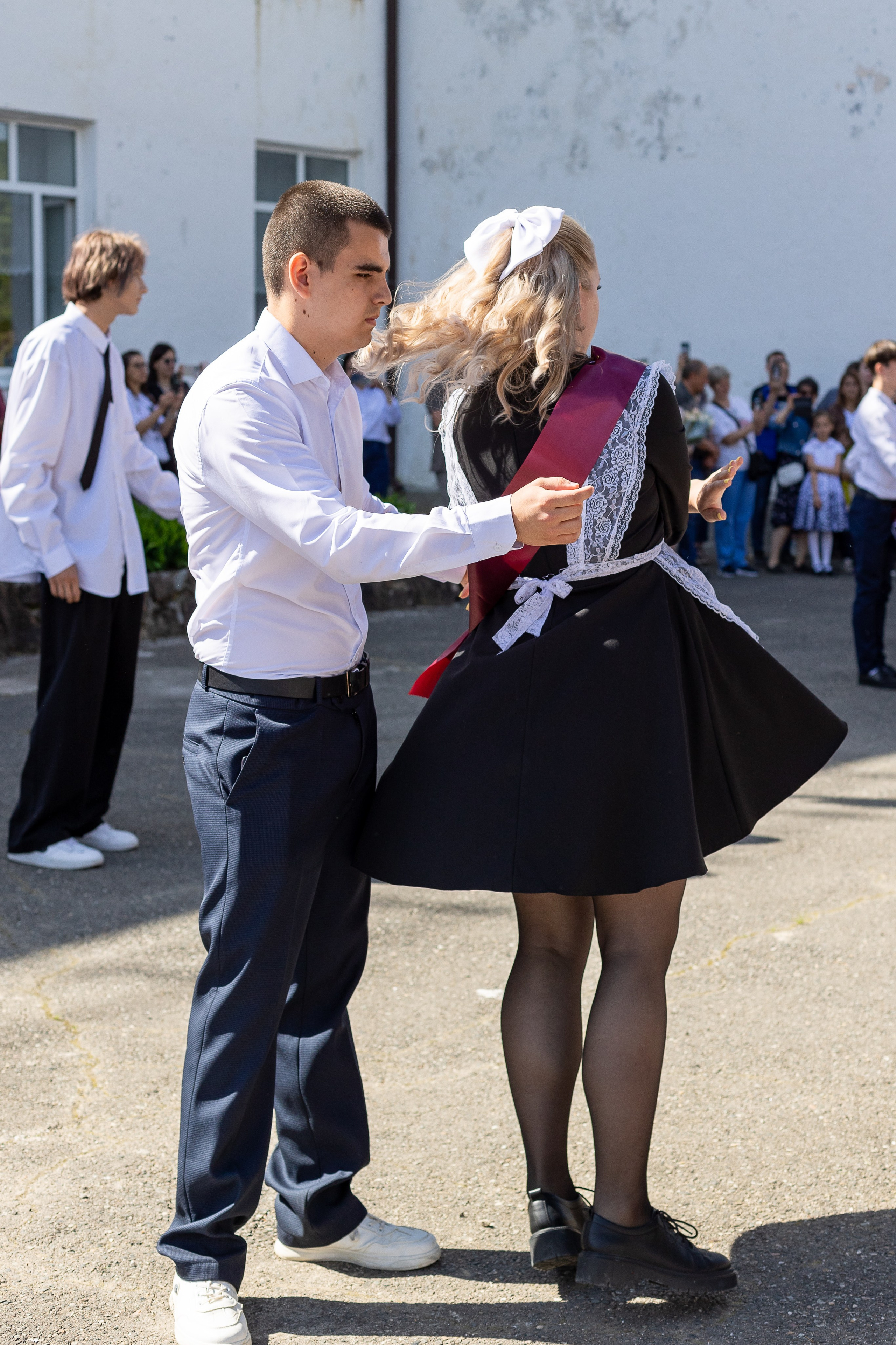 Последний звонок. Выпускные альбомы Майкоп, Краснодар Елена Золотарева