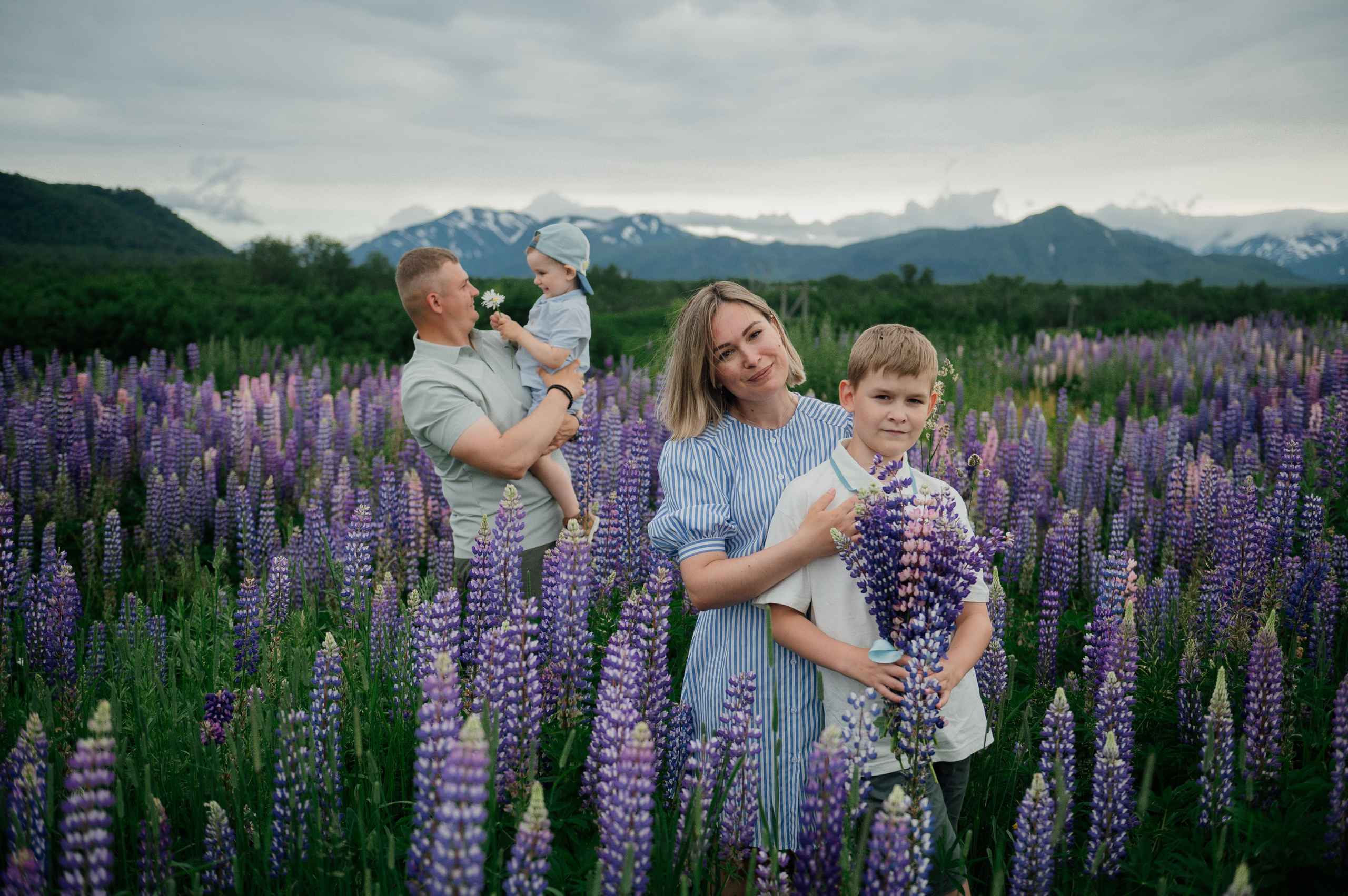 Семейная прогулка. Свадебный и семейный фотограф Камчатка. Фотограф Камчатка