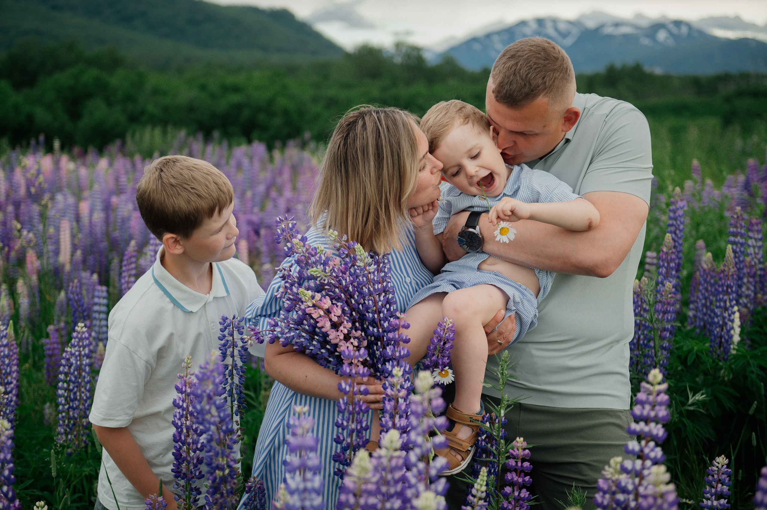 Семейная прогулка. Свадебный и семейный фотограф Камчатка. Фотограф Камчатка
