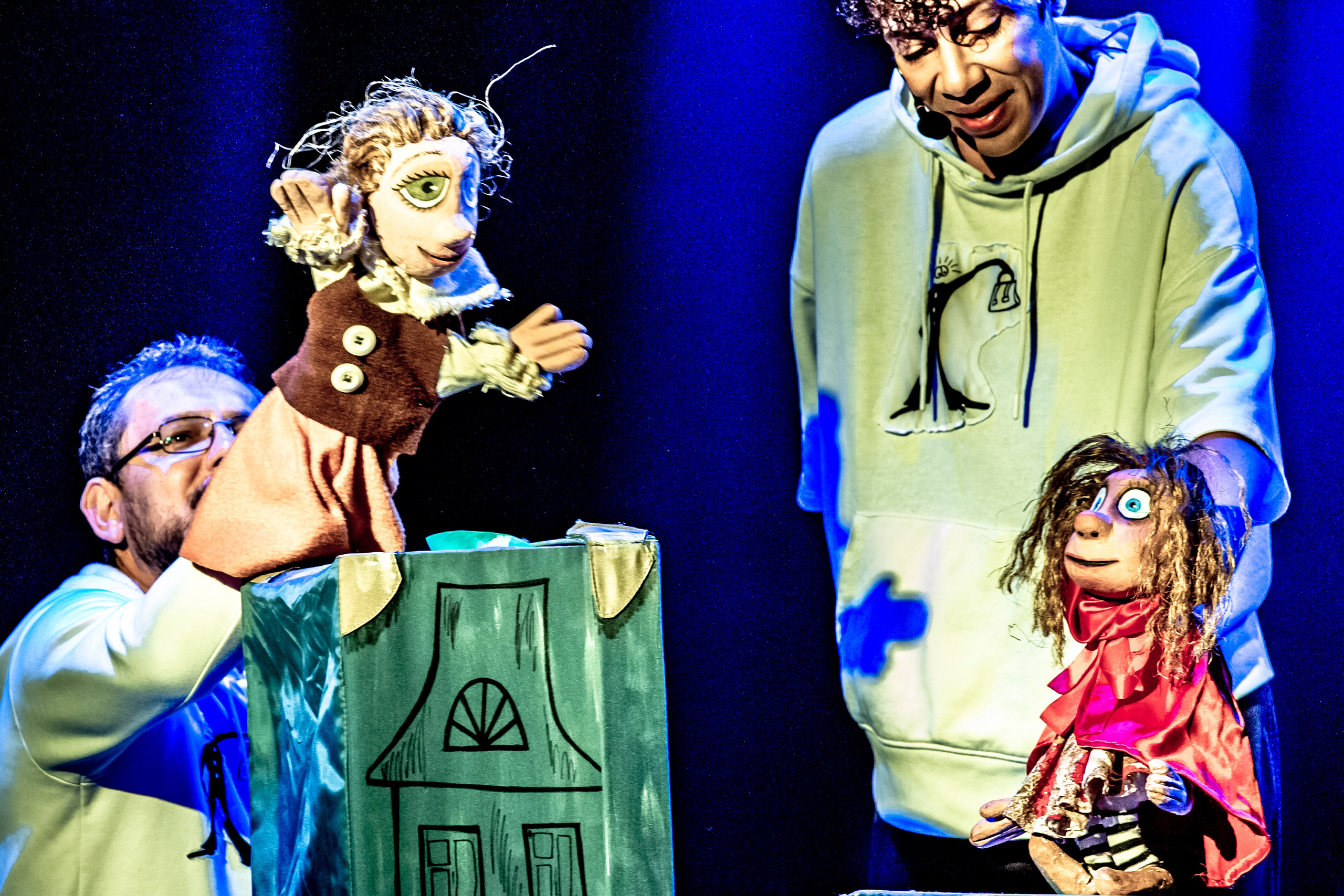 Спектакль театра Саквояж О Красной шапочке. Фотограф в Сочи Юрий Шептаев