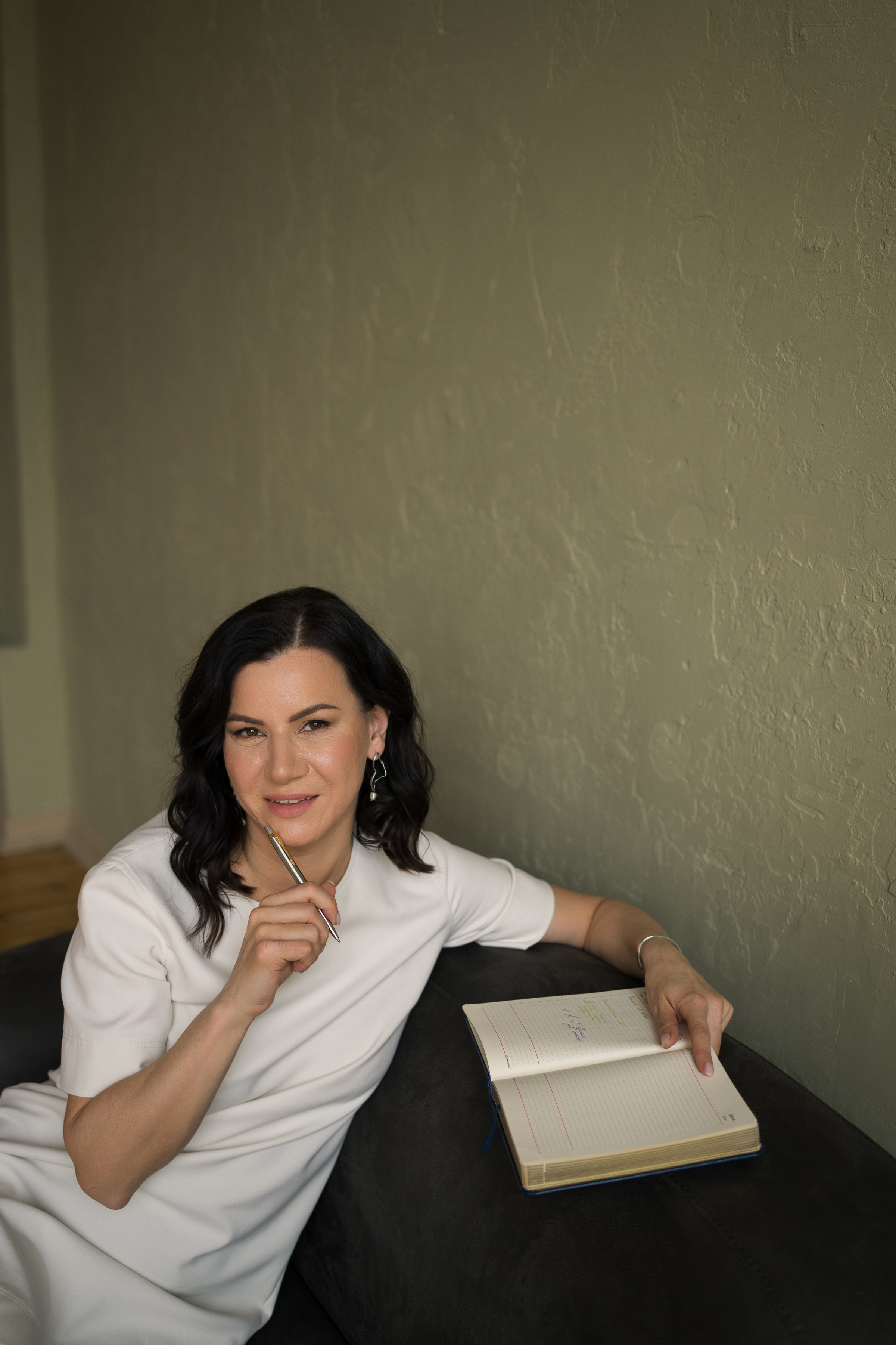 Деловой портрет. Портретный фотограф СПб, женский фотограф, минимализм и эстетика