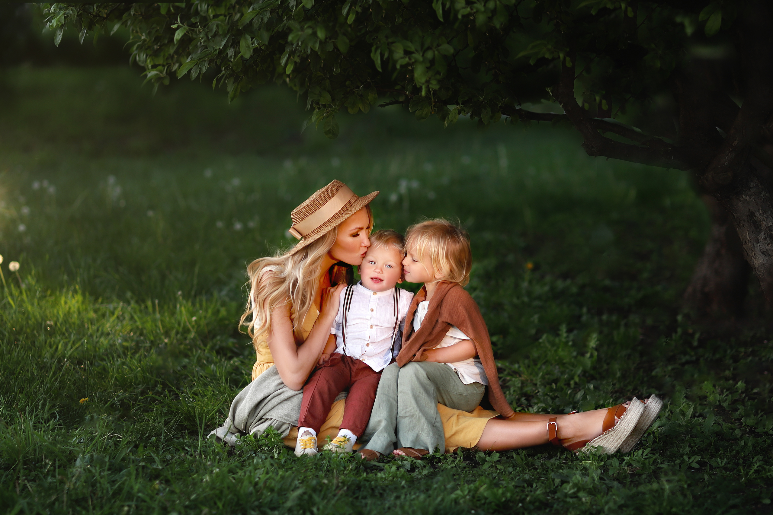 Детские и семейные съемки. Фотограф беременности женского портрета love story низкий ключ