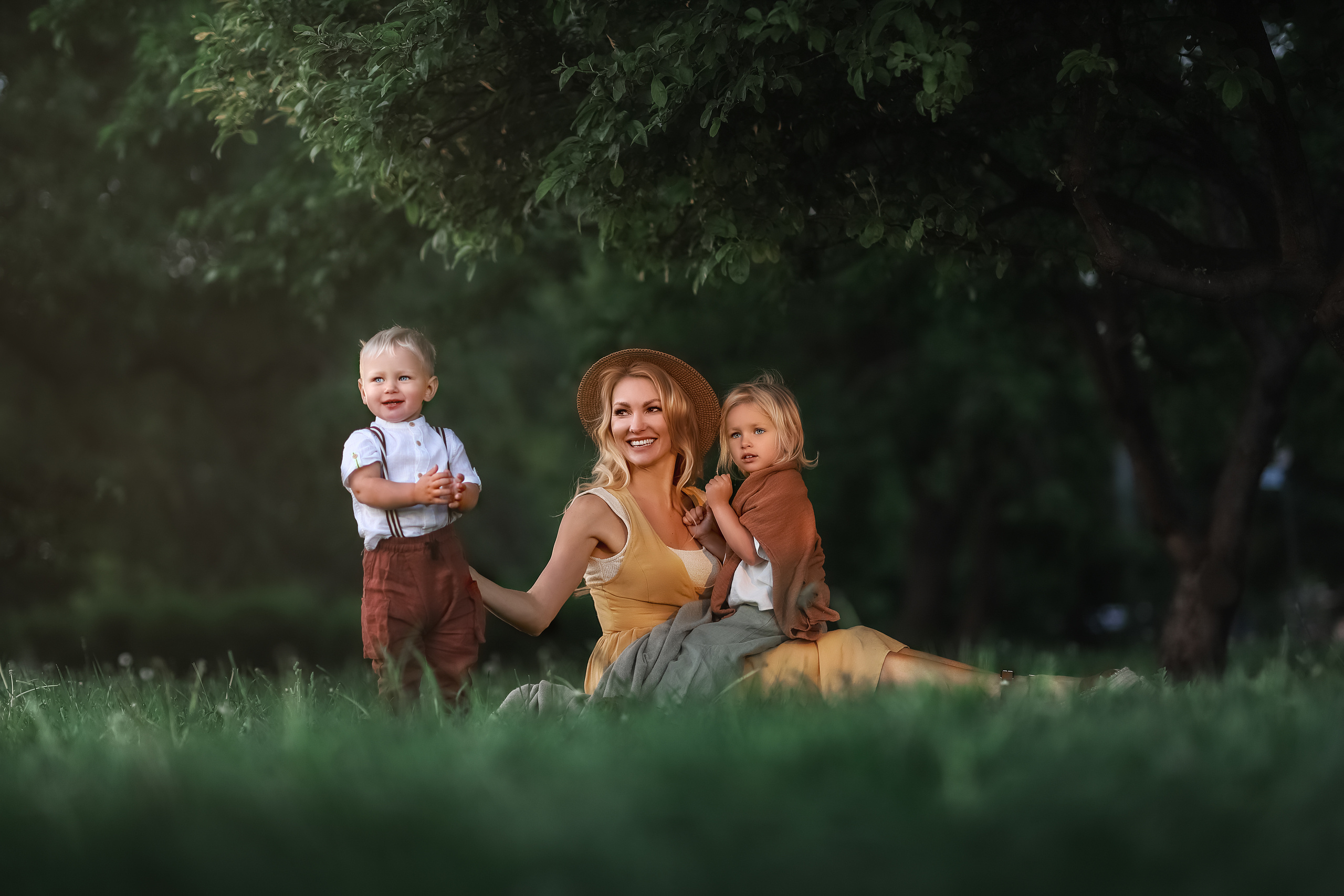 Детские и семейные съемки. Фотограф беременности женского портрета love story низкий ключ