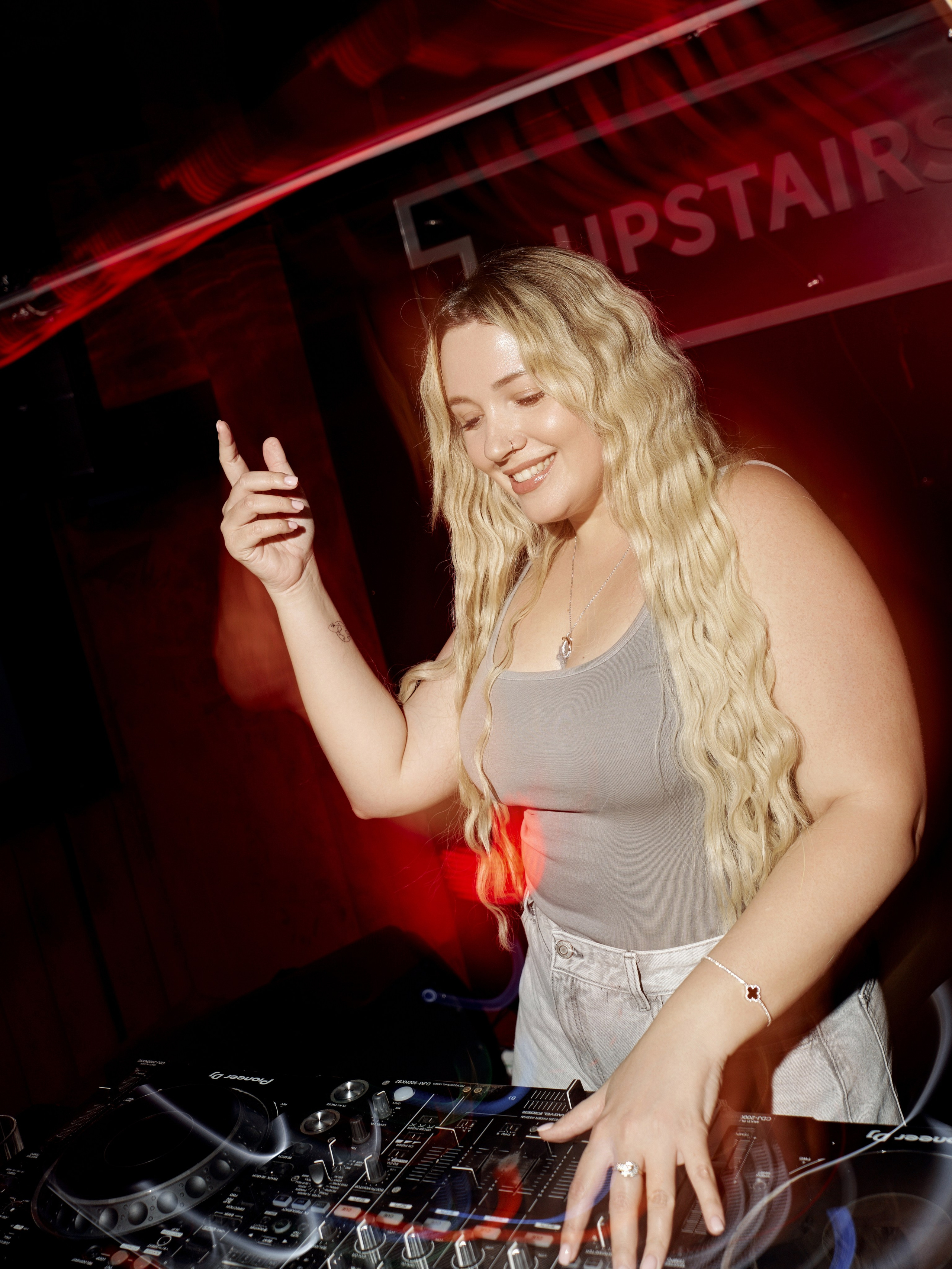 CLUB. NOIZOMAX Художественный фотограф в Дубай