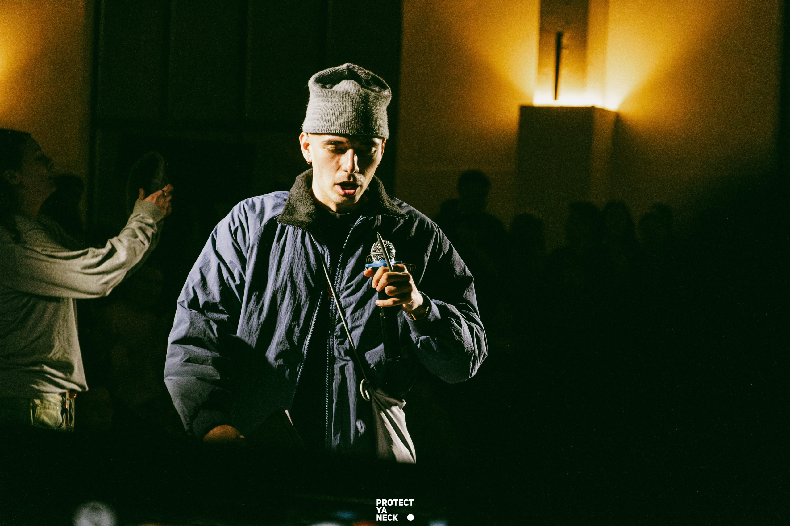 PROTECT YA NECK 22/03 (@youlovebu). Соня бу тебя сфоткала