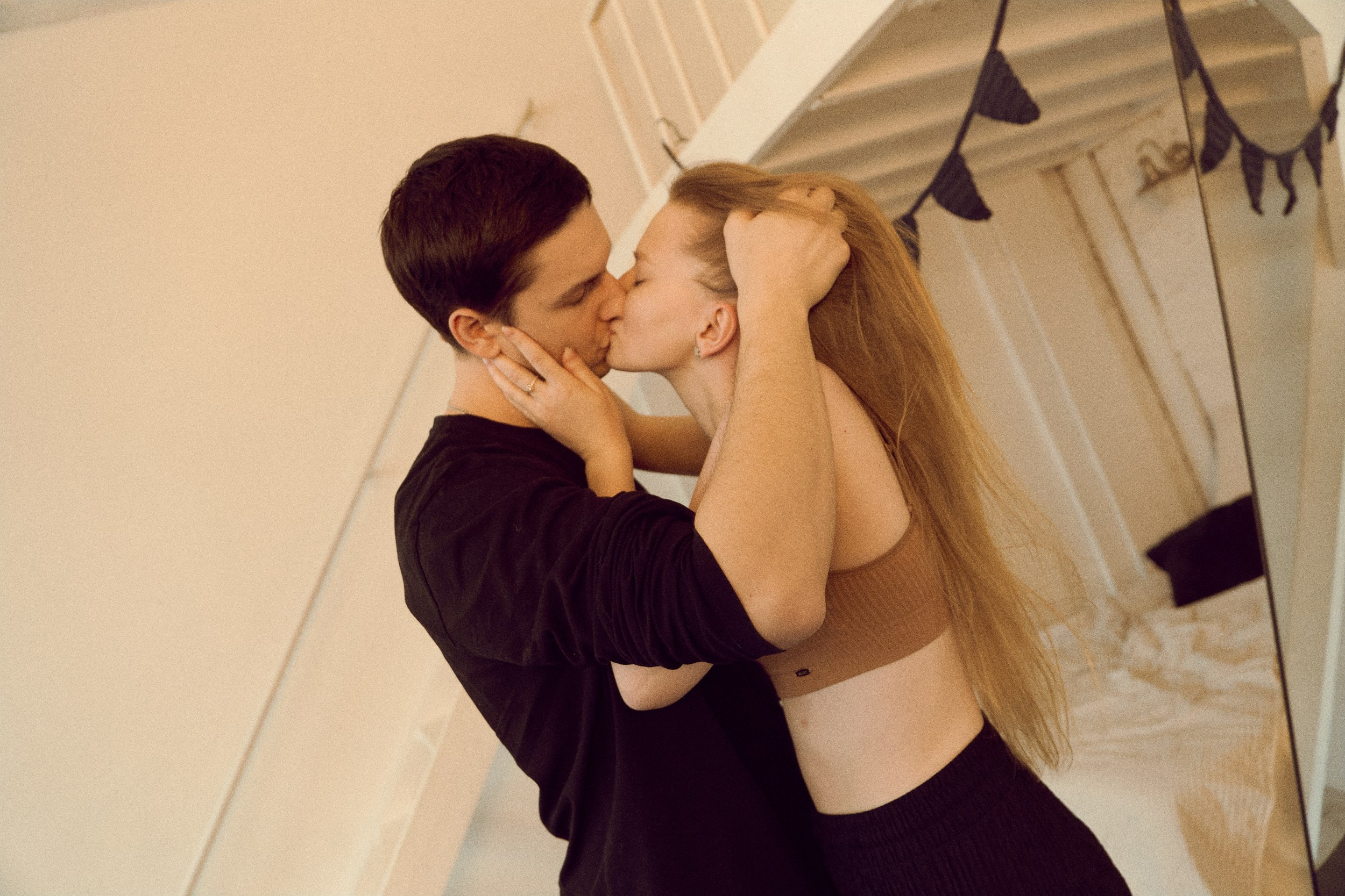 Эля и Никита | домик+улица. Фотограф, рассказывающий истории // Софа Медведева // Екатерибург