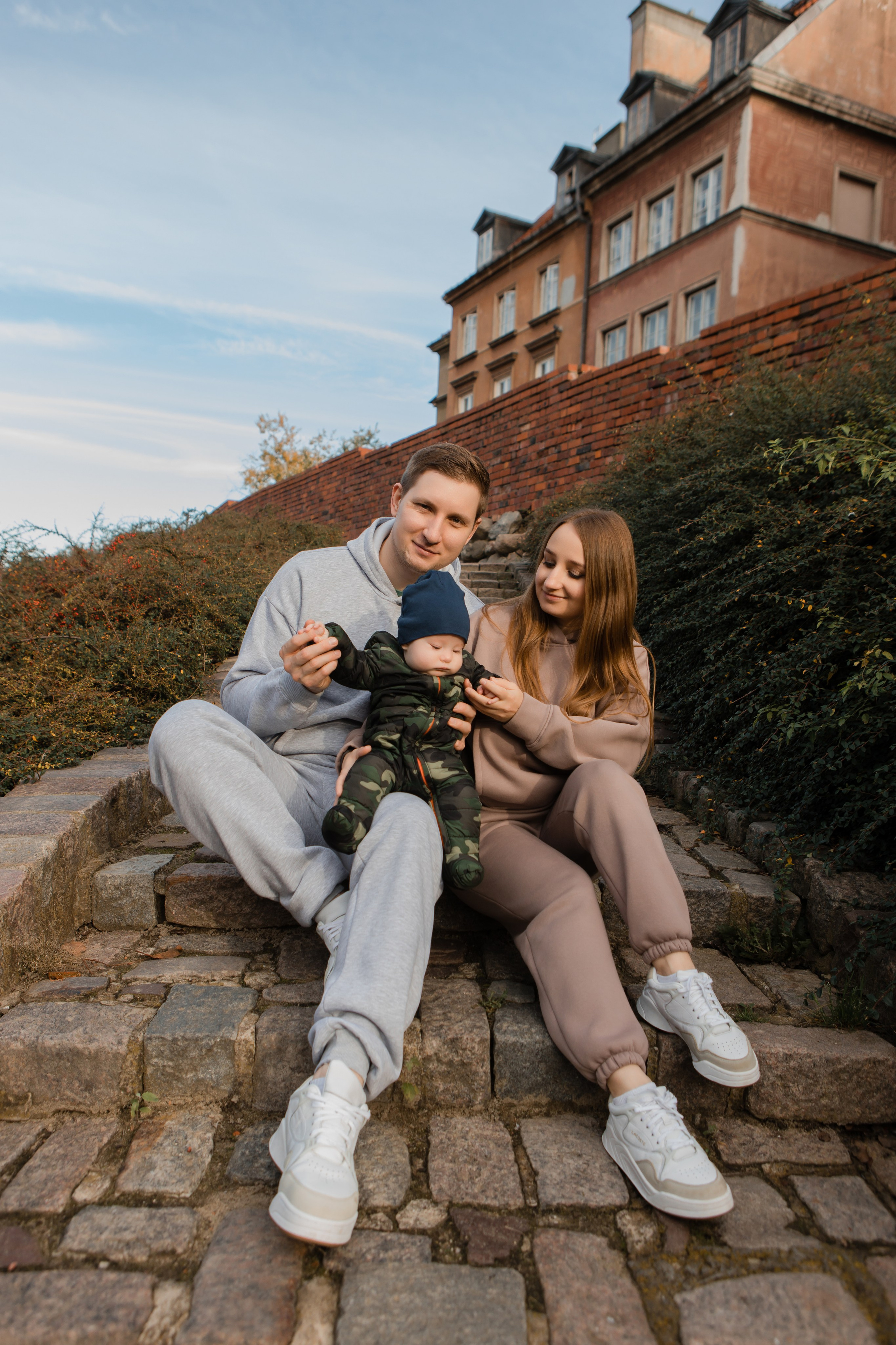 Семейная фотосессия Никиты и Марины. Видеосъемка и фотосъемка свадеб. Фотограф и оператор на свадьбу. Видеосъемка подкастов, собственная видео-фотостудии. Предметная фотосъемка