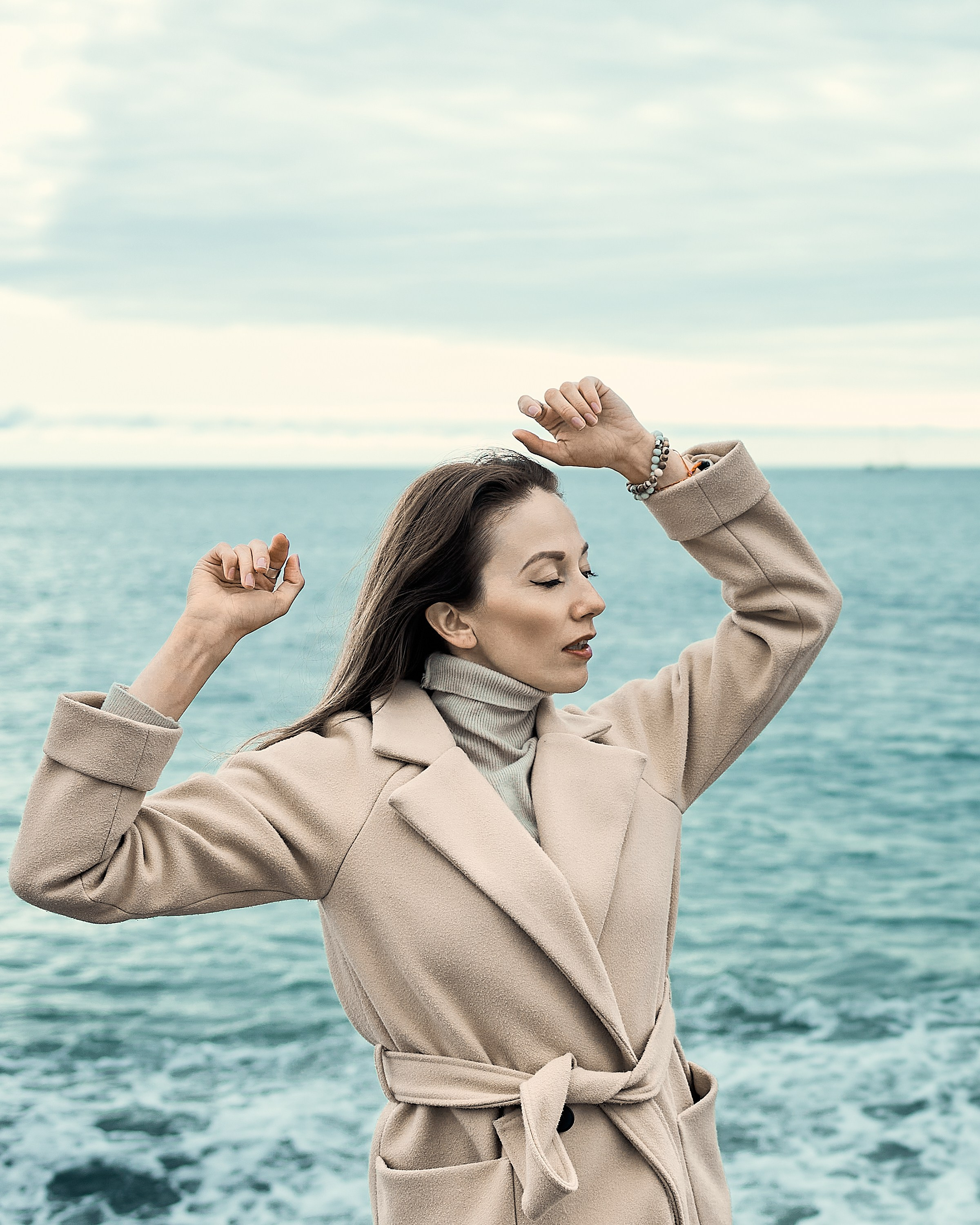 Контент. Меня зовут Марина Конор, я портретный фэшн и контент фотограф в Москве