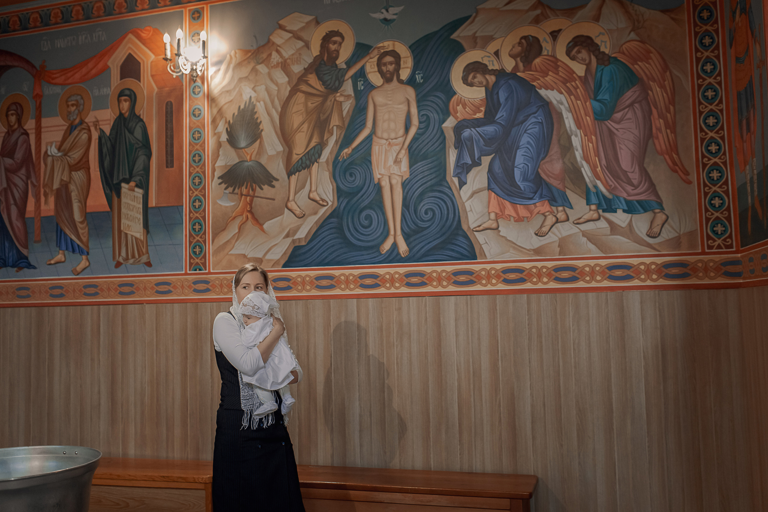 мама с ребенком на крещении, крещение Ташкент, фотограф крещение Ташкент