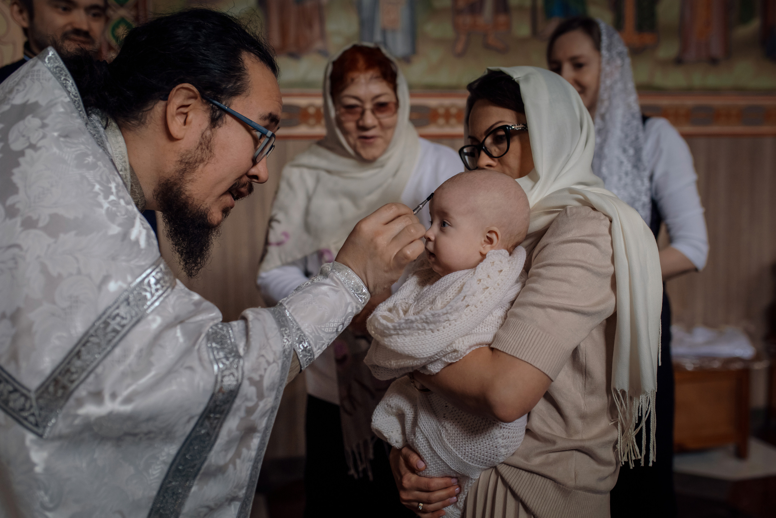 помазании ребенка на крещении в Ташкенте