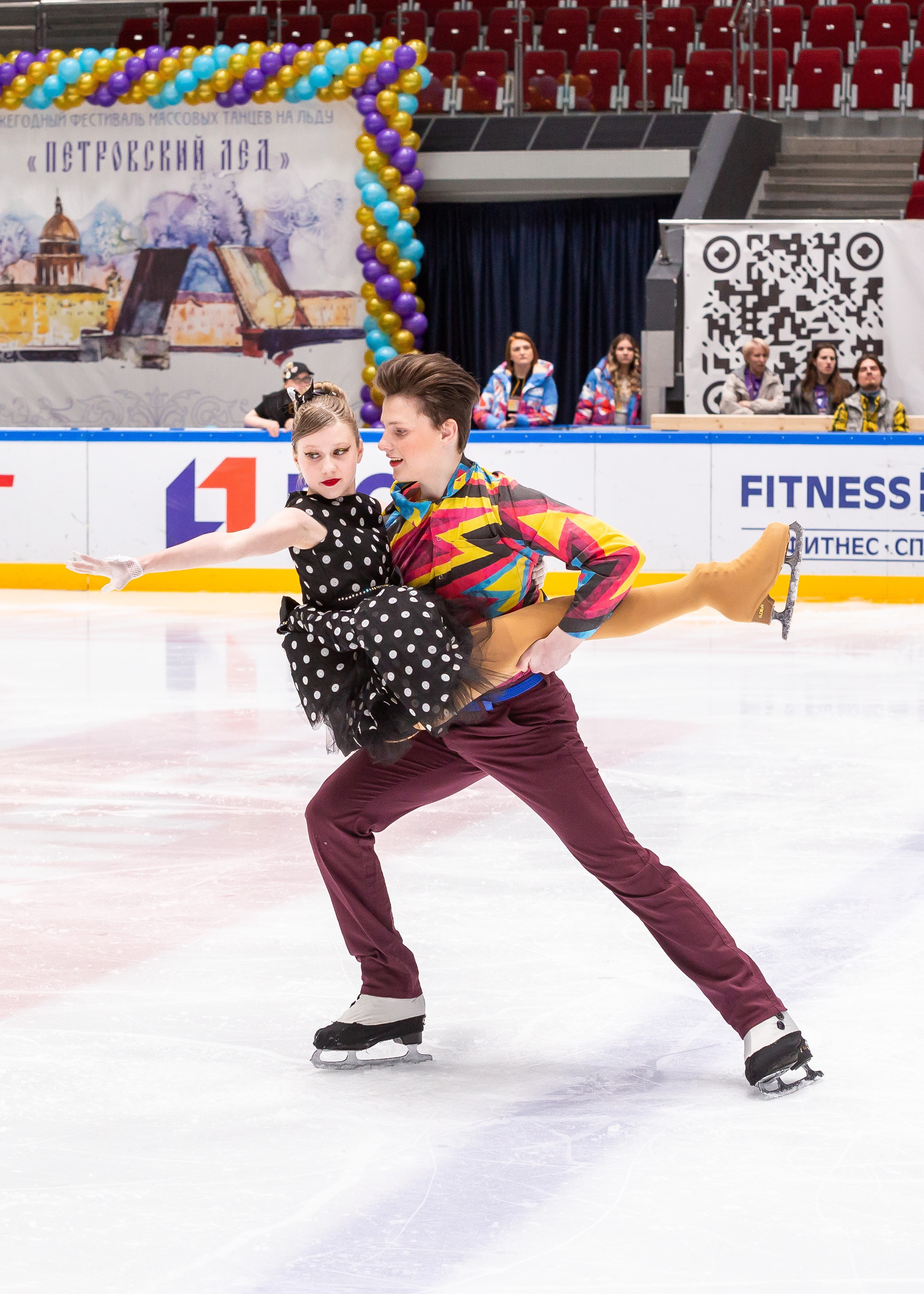 VII Ежегодный фестиваль массовых танцев на льду и фигурного катания «Петровский лёд» Санкт-Петербург 2024. Репортажный фотограф в Москве