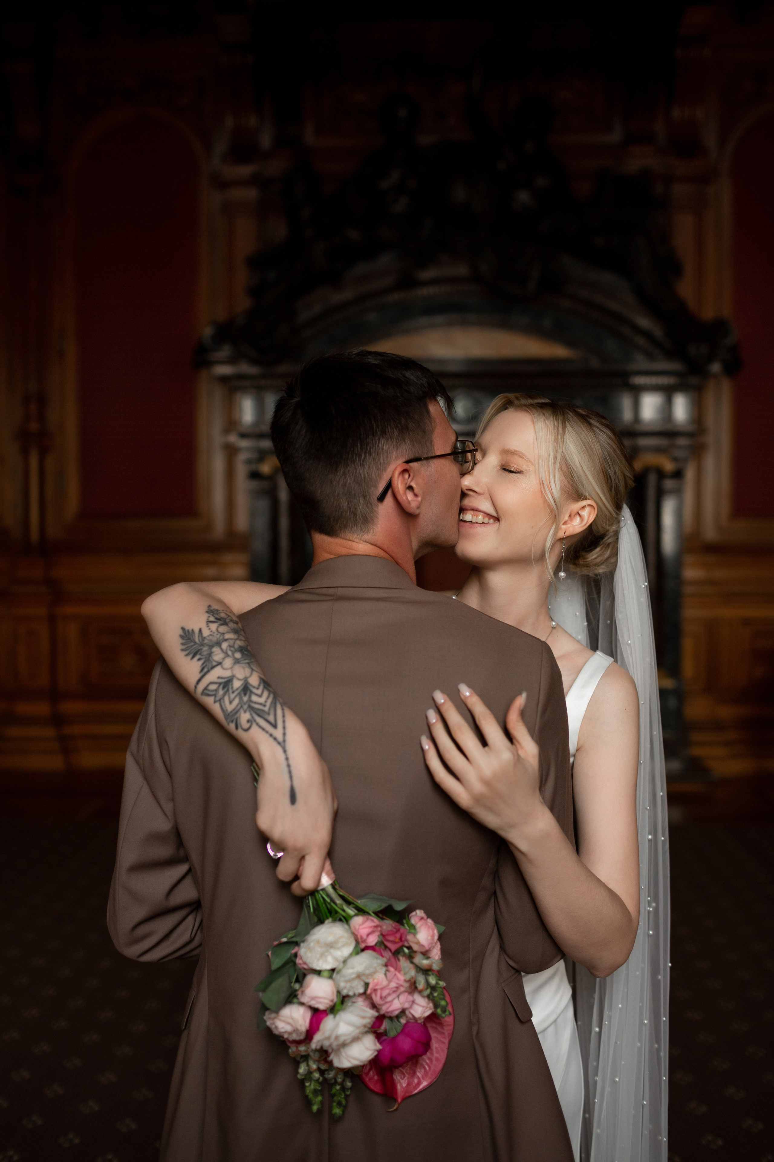 Свадебная фотосессия во дворцах Петербурга. Свадебный фотограф Кирилл Белый