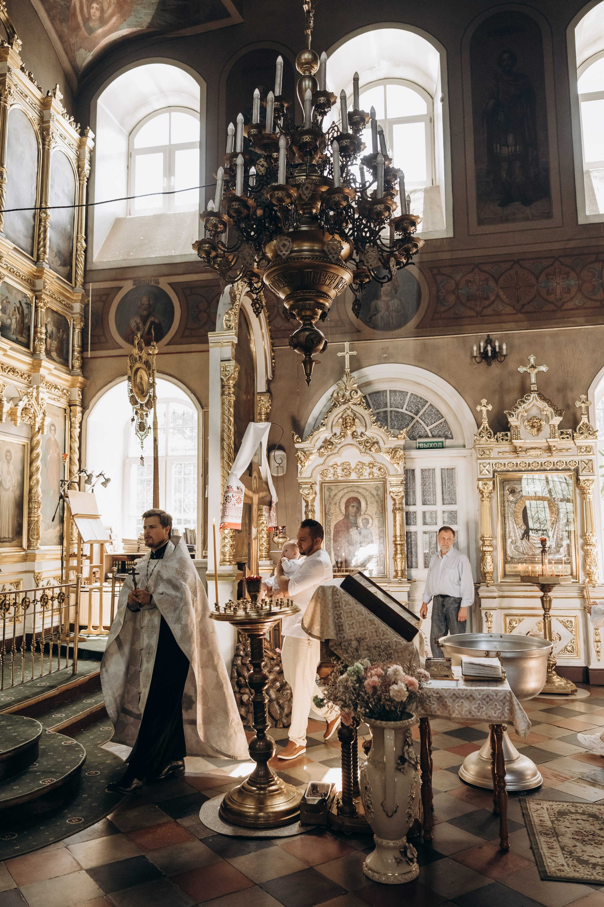 Крещение в Храме Нерукотворного образа Христа Спасителя. Фотограф Светлана Мерзлякова