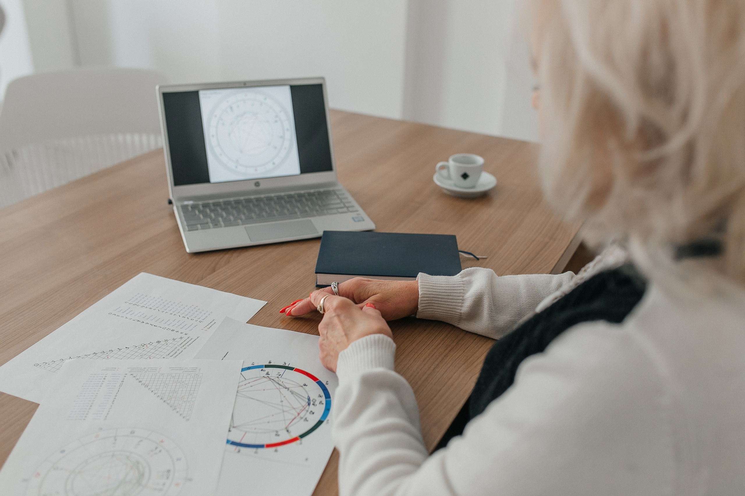 Астролог. Фотограф в Новосибирске Ася Зверева