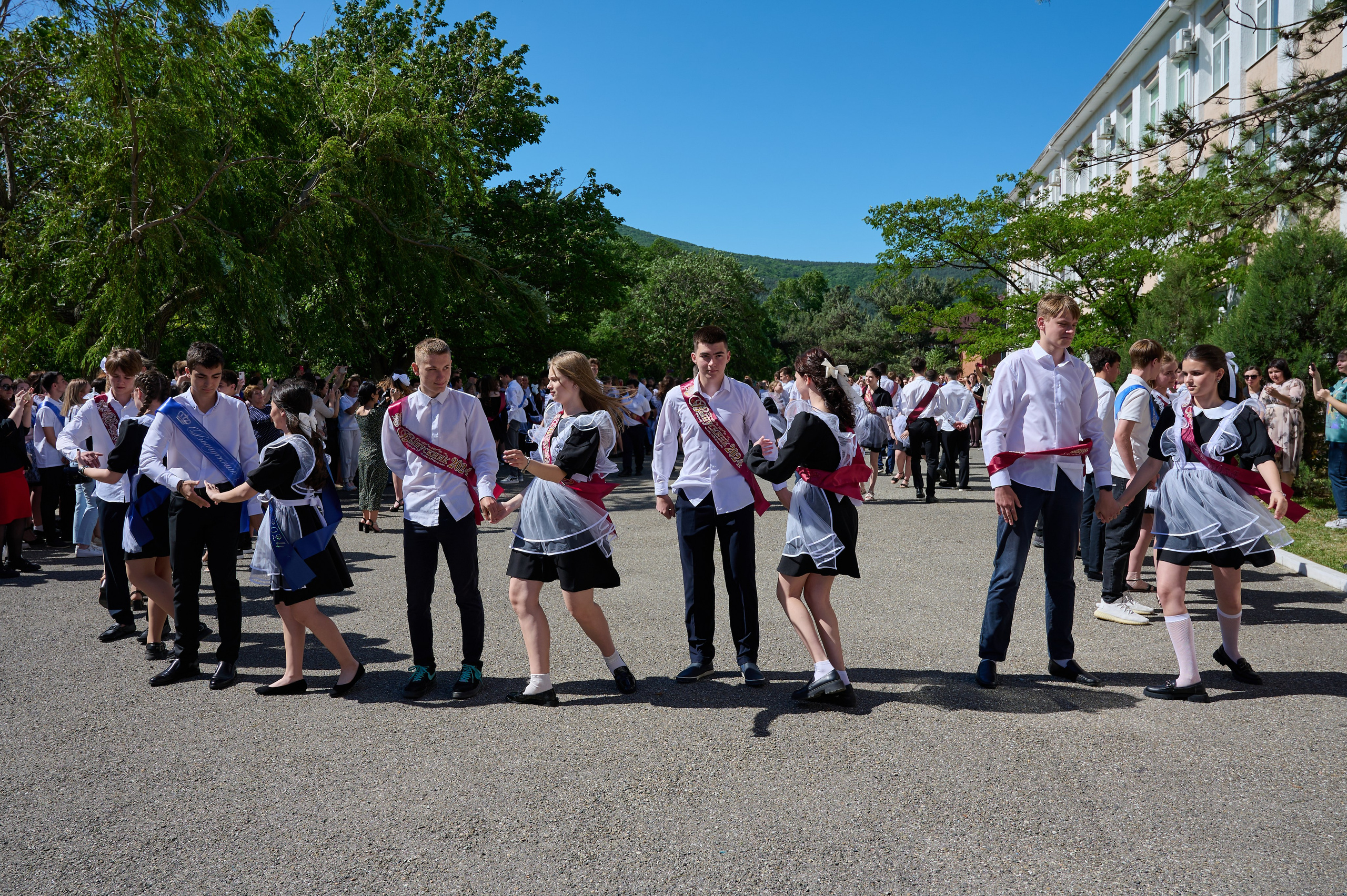 Последний звонок. Жизнь курорта Кабардинка в фотографиях