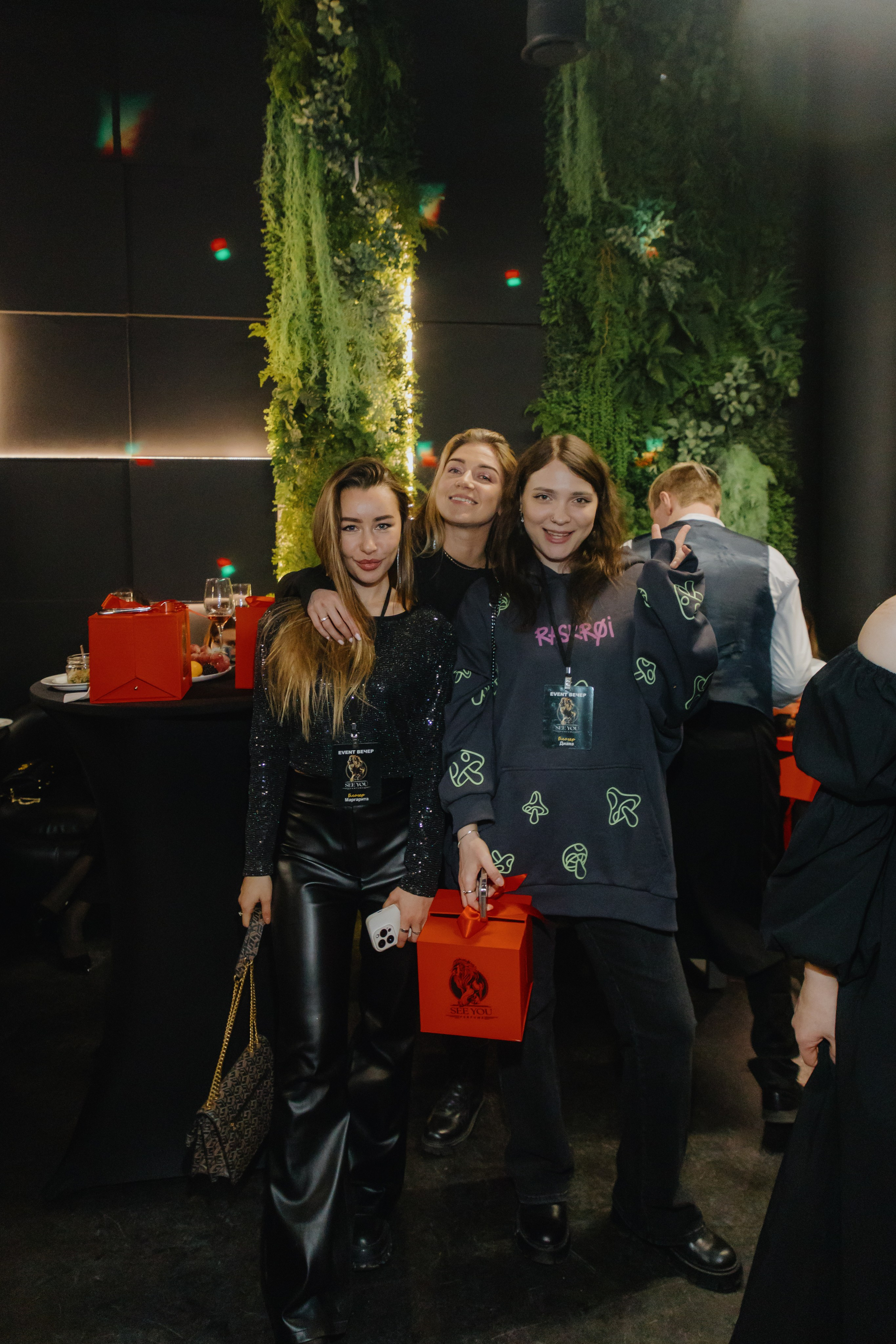 See `You Perfume. Фотограф в Москве и Санкт-Петербурге Дарина