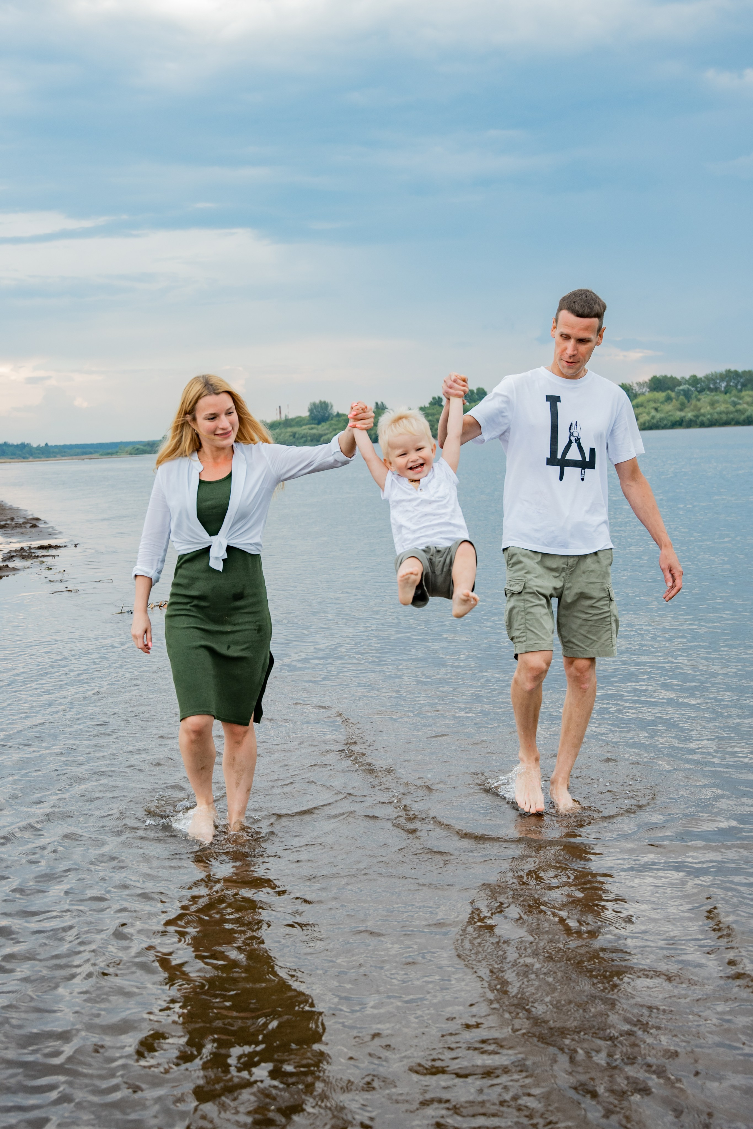 Прогулка с лапой. Пляж. Гроза